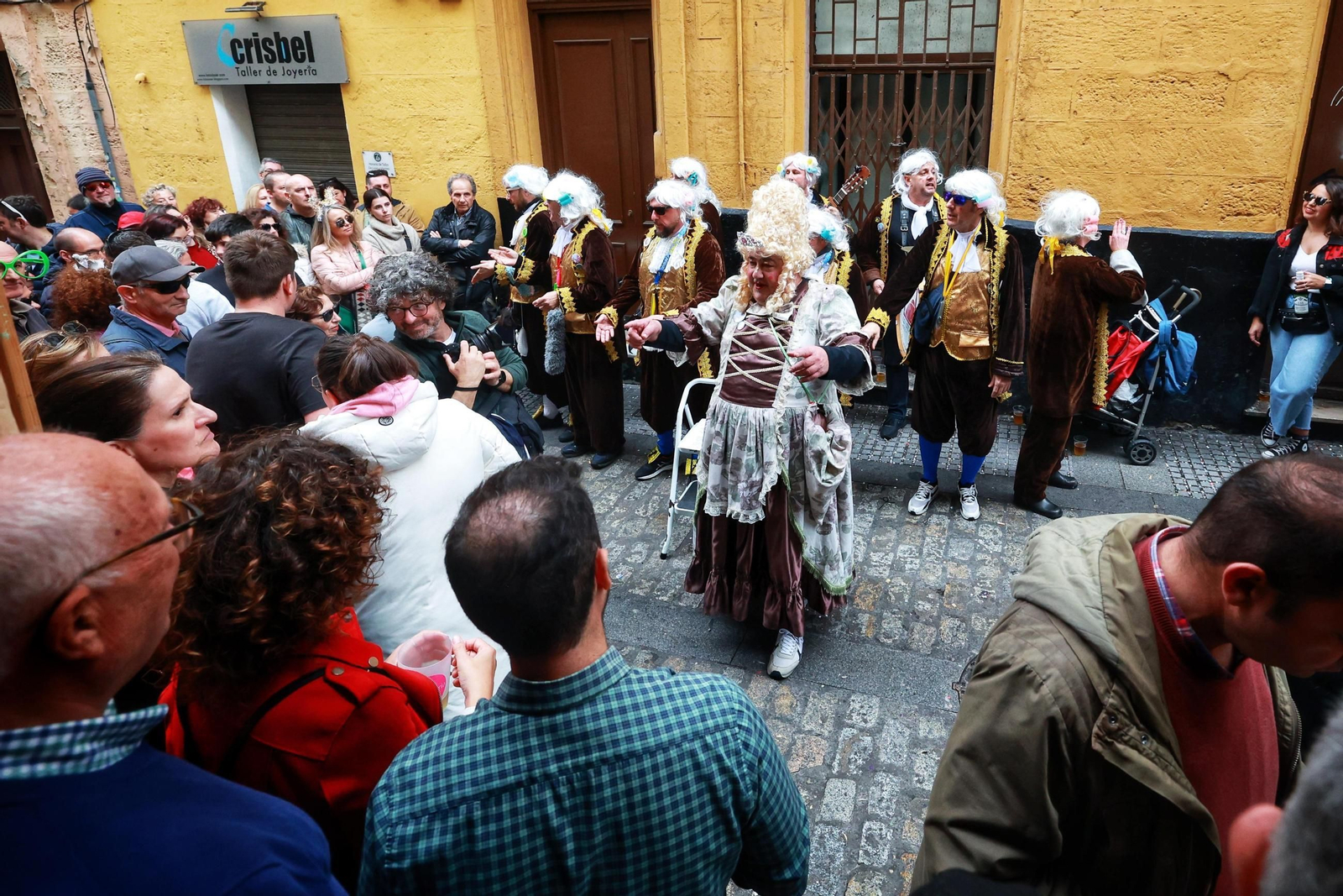Las mejores imágenes del primer domingo del Carnaval de Cádiz