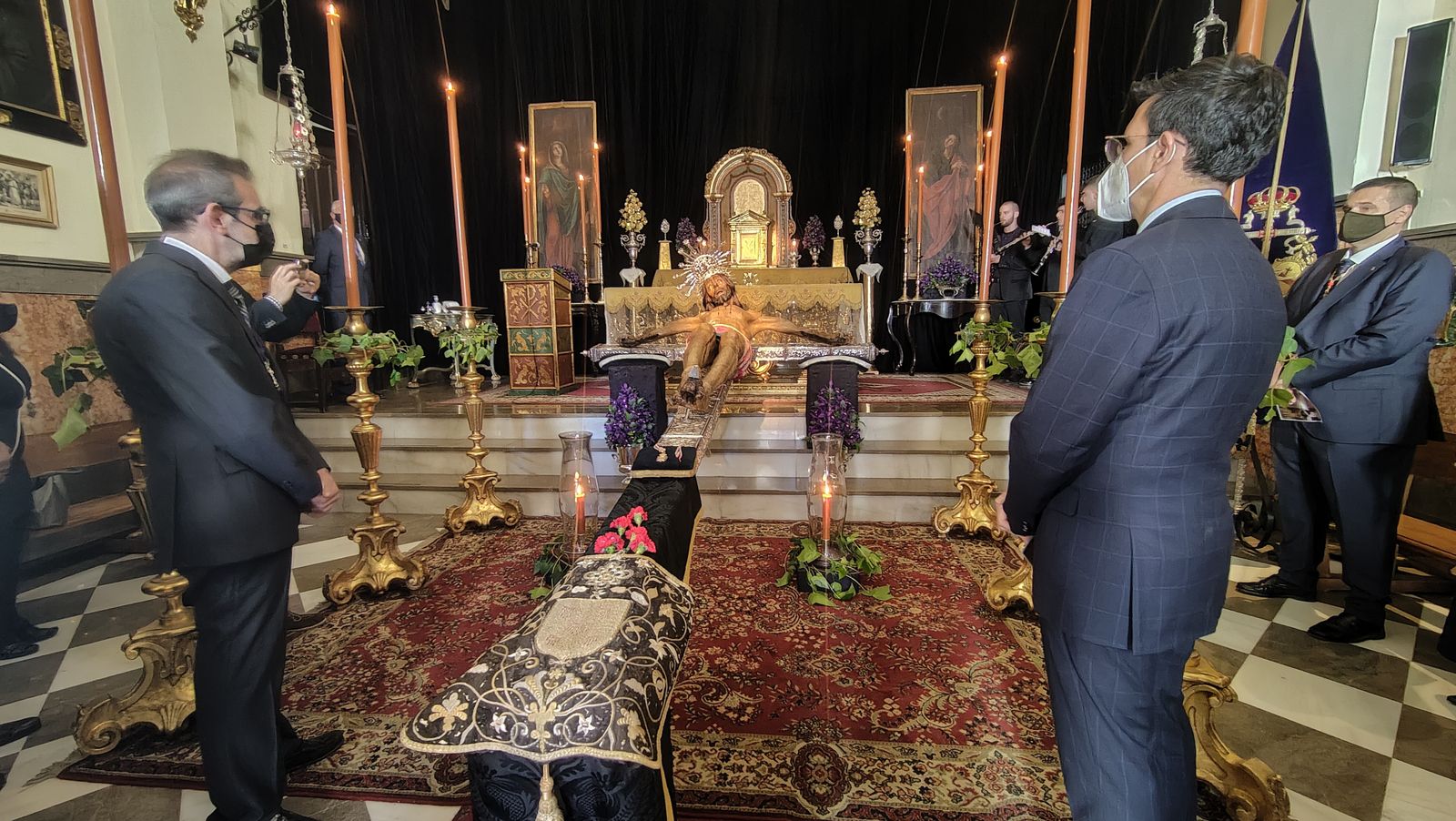 El Ayuntamiento le impone la medalla de la ciudad al Cristo de San Agustín