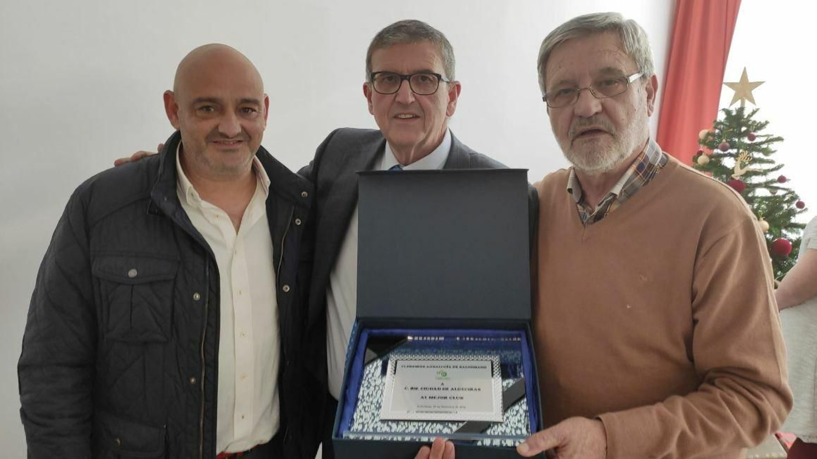 Aurelio Comino, Pedro Soria y Delfín Muñoz, tras la entrega de premios