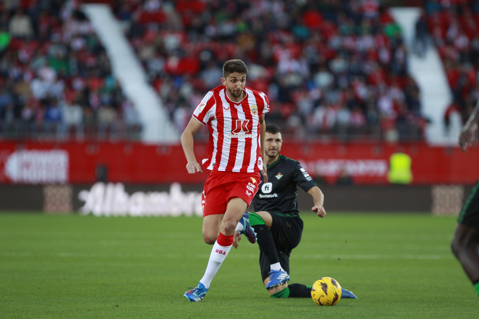 Imágenes del partido de fútbol U.D. Almería-Real Betis Balompié