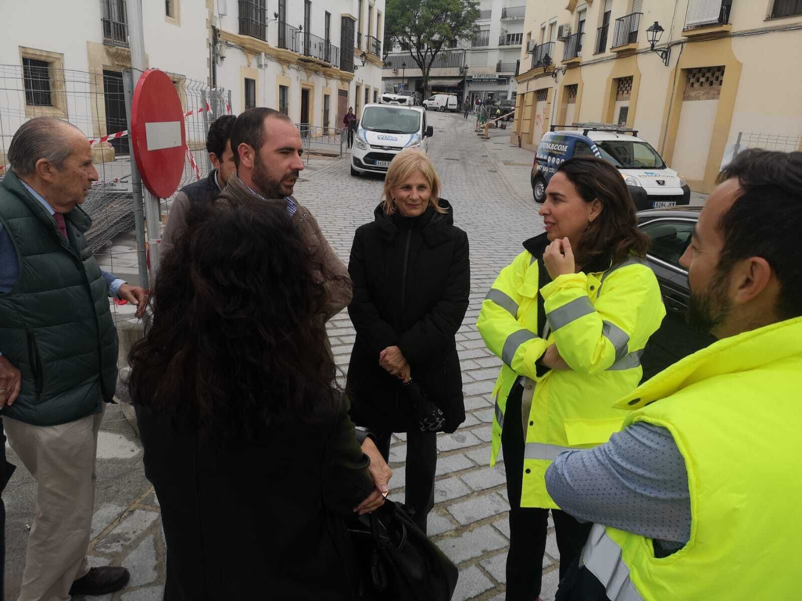 María José García-Pelayo, en la visita a las obras del Arroyo de Carmen Sánchez, delegada territorial de Fomento.