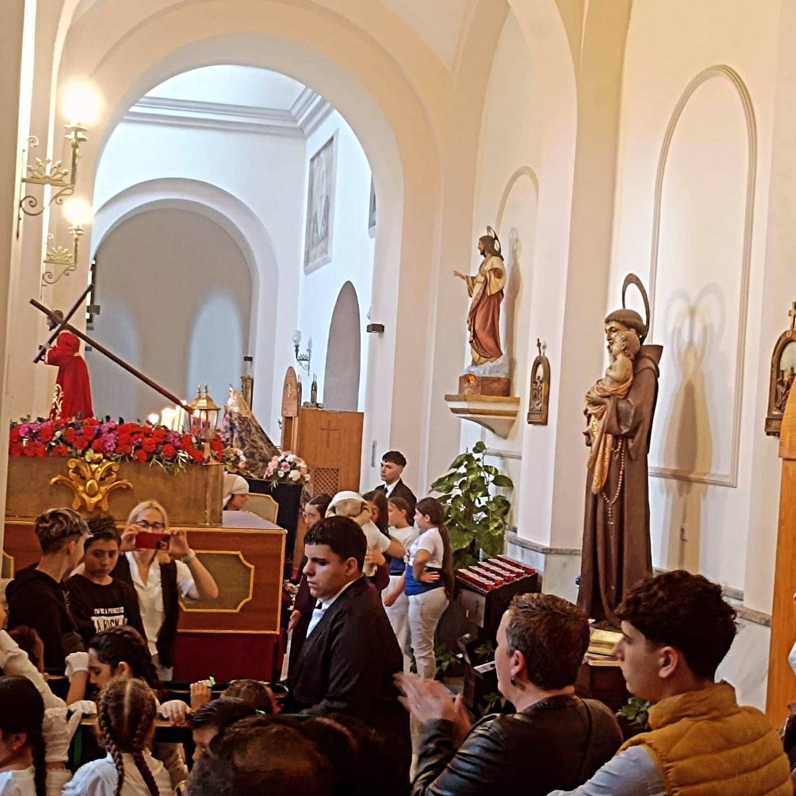 La lluvia interrumpe la procesión infantil de Ciudad Jardín de Almería, en imágenes