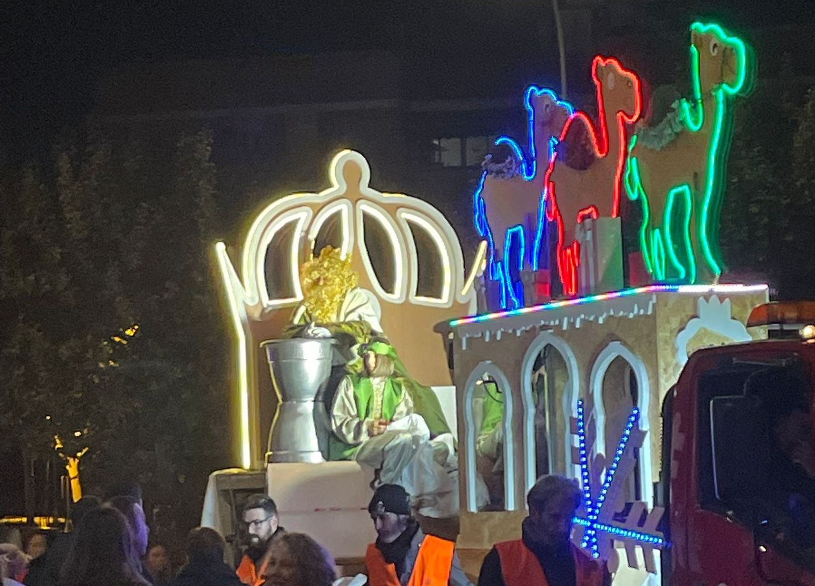 La carroza del Rey Gaspar, en la Cabalgata de Santa Rosa en 2025.