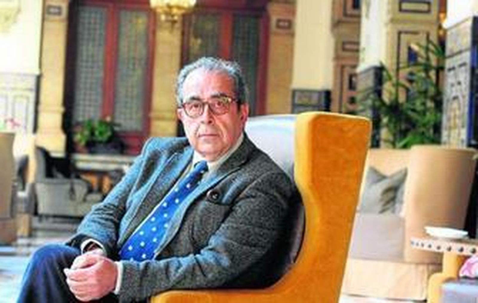 Manuel Moreno Alonso, en el Hotel Alfonso XIII, durante un momento de la entrevista.