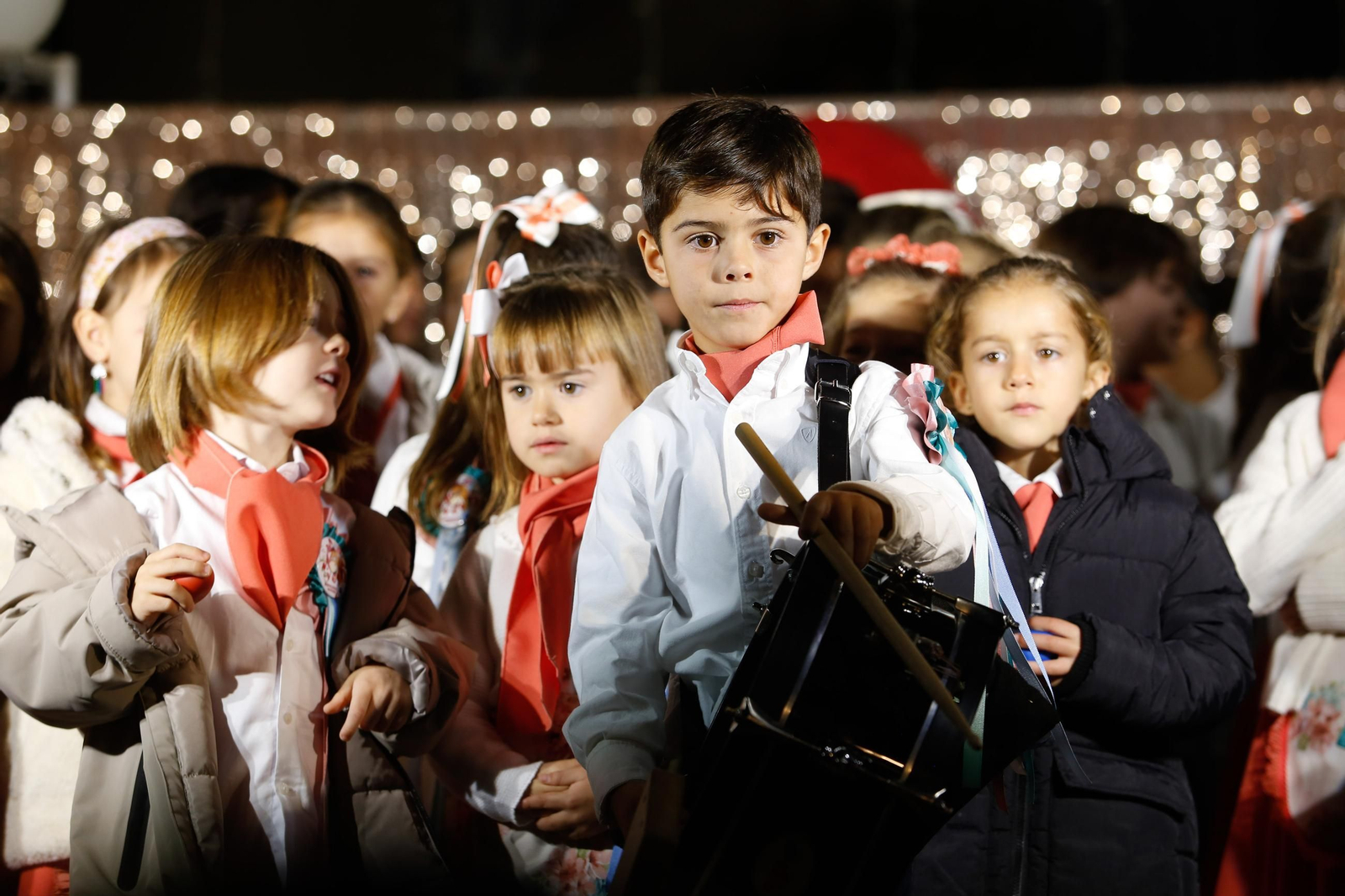 Fotos del encendido del alumbrado navideño en Los Barrios y la gran nevada artificial