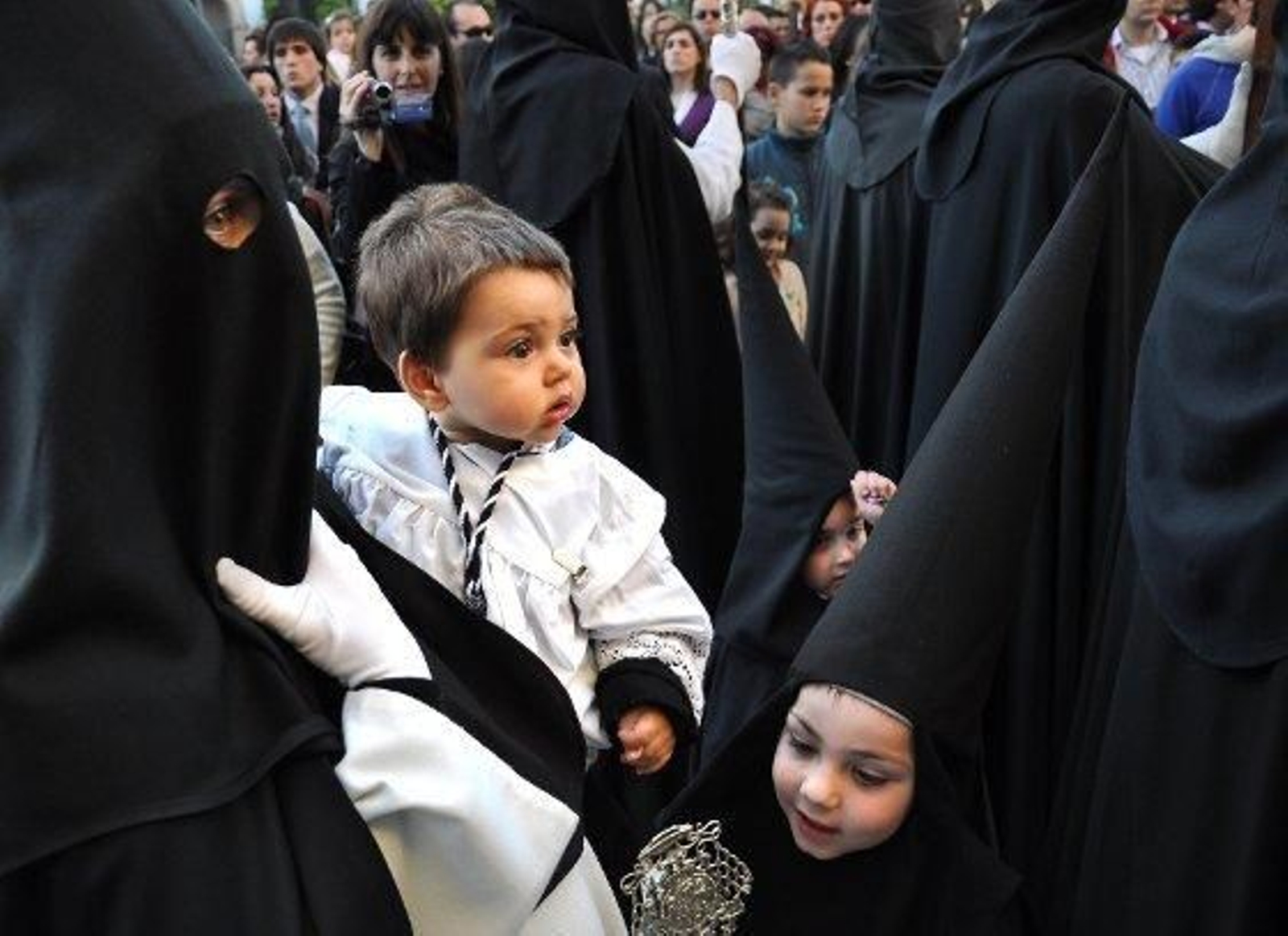 Imagen de un ‘pavero’ de la Oración en el Huerto, ayer, al poco de salir de Santo Domingo.