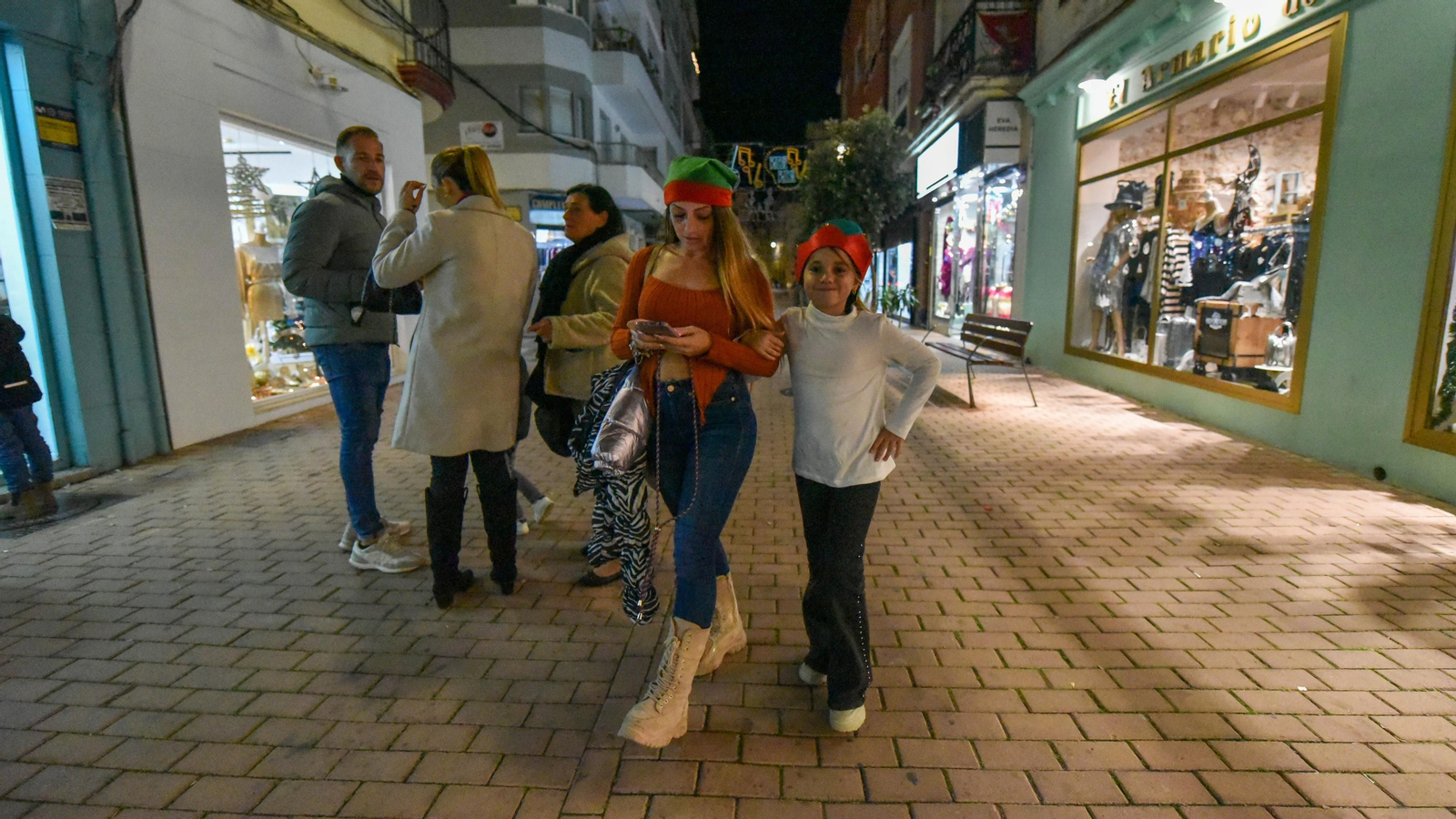 La yincana solidaria 'A por el gordo' en La Línea, en imágenes