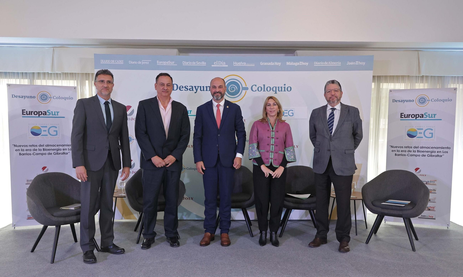 Javier Chaparro, director de Europa Sur; Alfonso Lorente, director general de Olivia Energy Group; Miguel Alconchel, alcalde de Los Barrios; Inmaculada Olivero, delegada territorial de Economía e Industria; y José Luis Hormaechea, director general del Puerto de Algeciras.