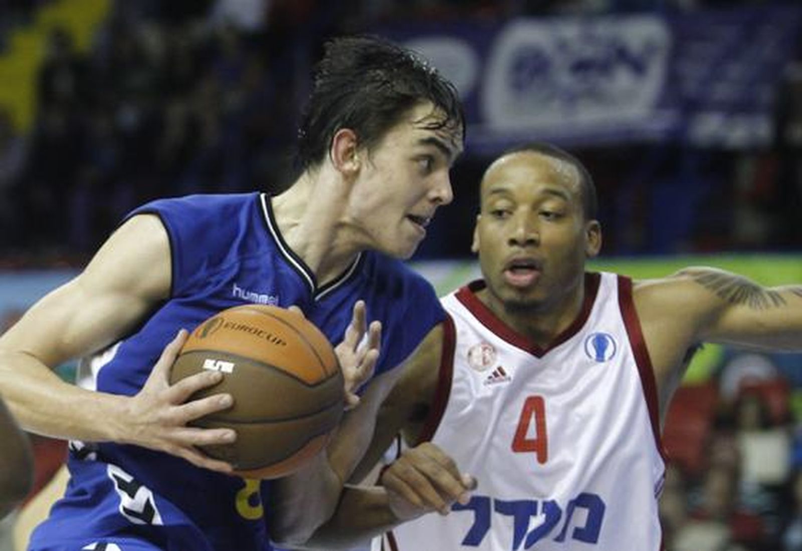 El Cajasol vuelve a perder (72-76), esta vez contra el Hapoel Jerusalén, en un partido con alternativas en el que tuvo en triunfo en sus manos, pero lo dejó escapar.

Foto: Antonio Pizarro