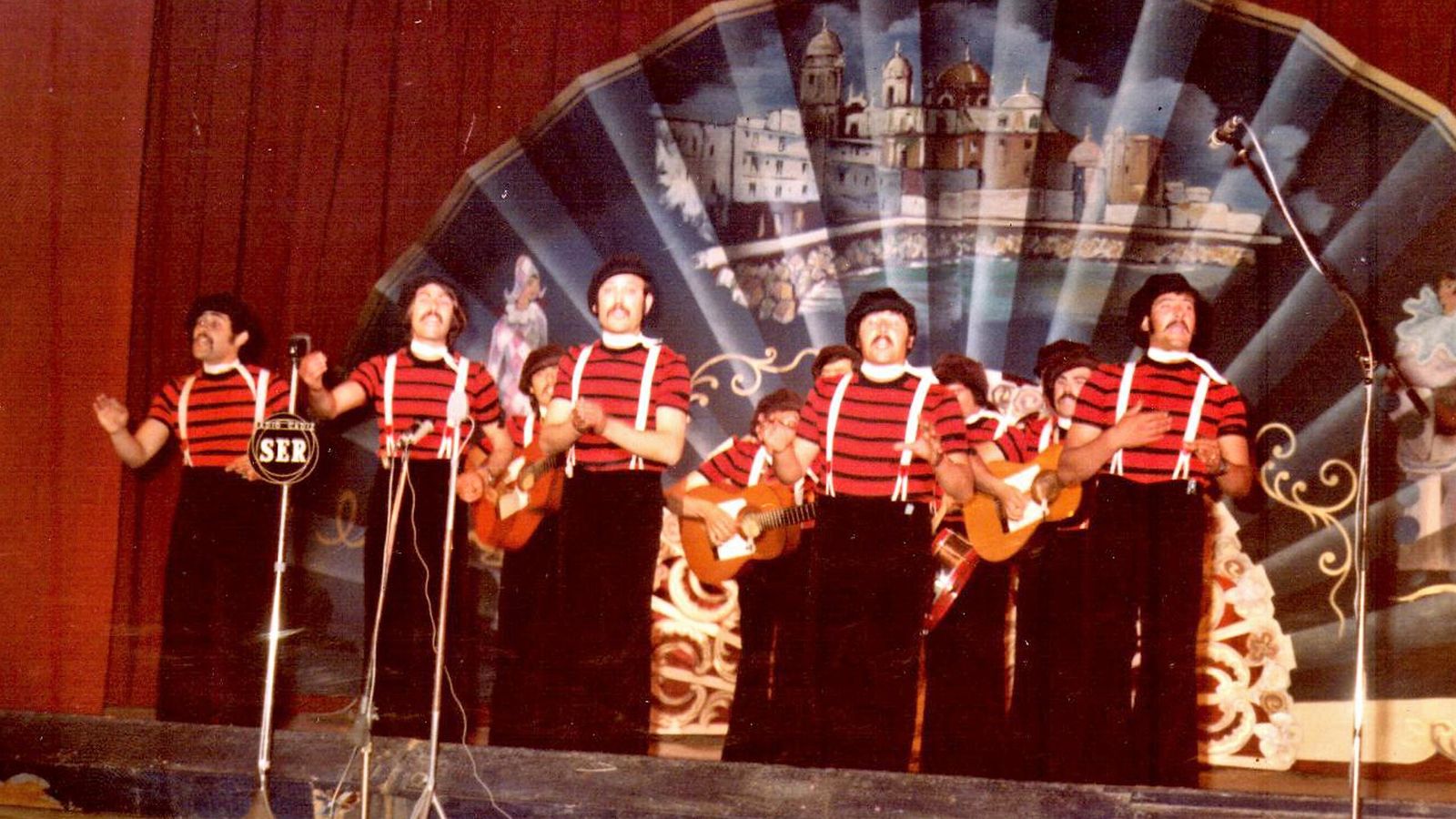 La comparsa portuense 'Los apaches de París', de 1976.