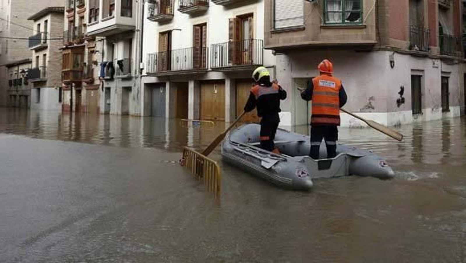 Alerta roja en la cuenca del Ebro por la crecida del río