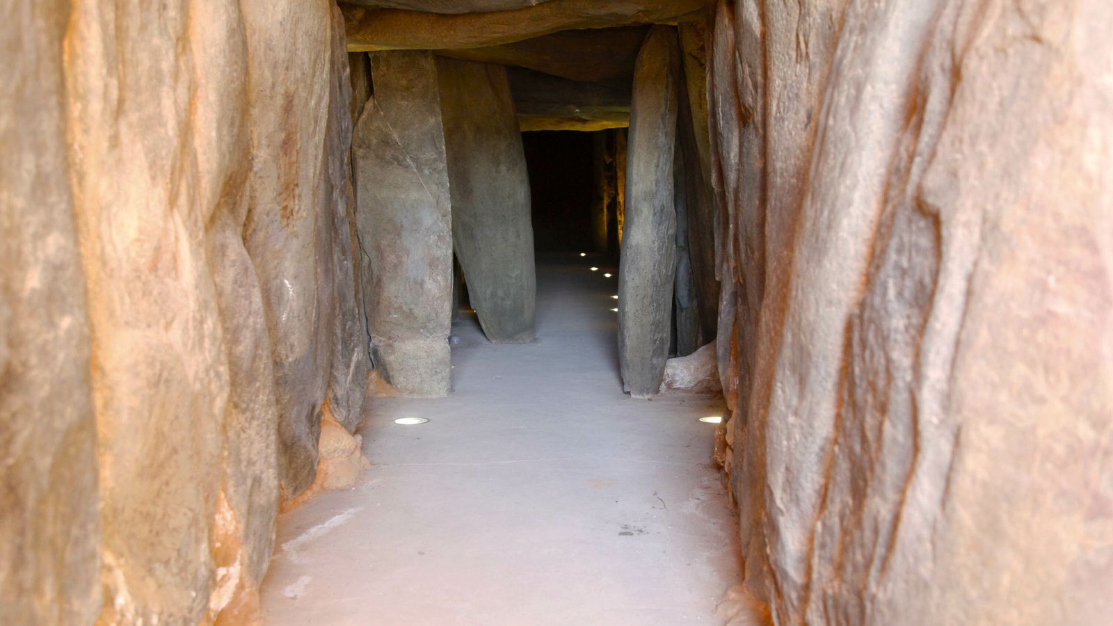 Imagen de la galería principal desde el exterior.