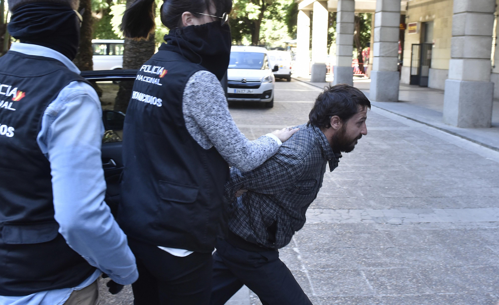 El autor del crimen del Parque Amate, durante su paso a disposición judicial