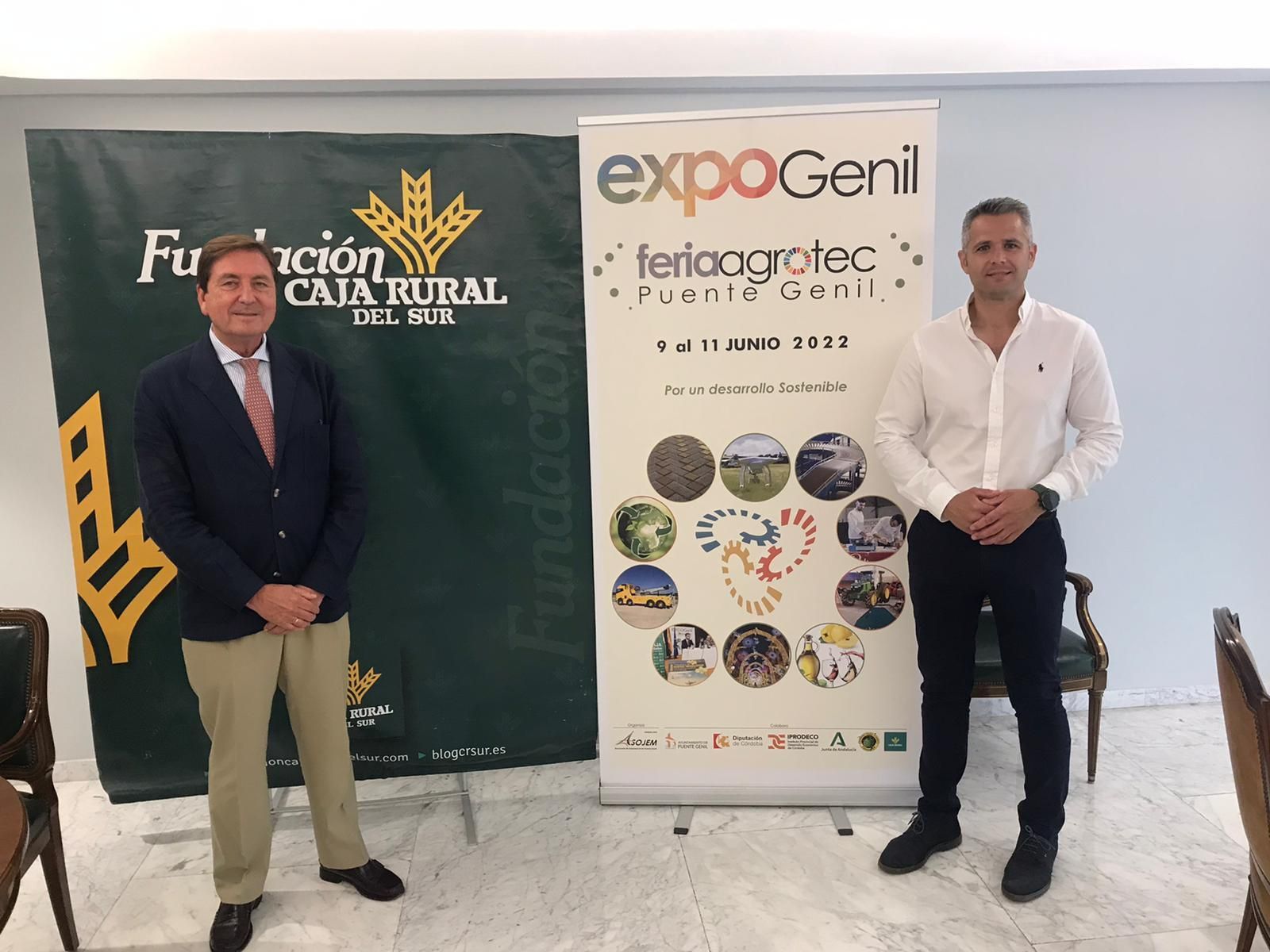 Asistentes a la firma del acuerdo.