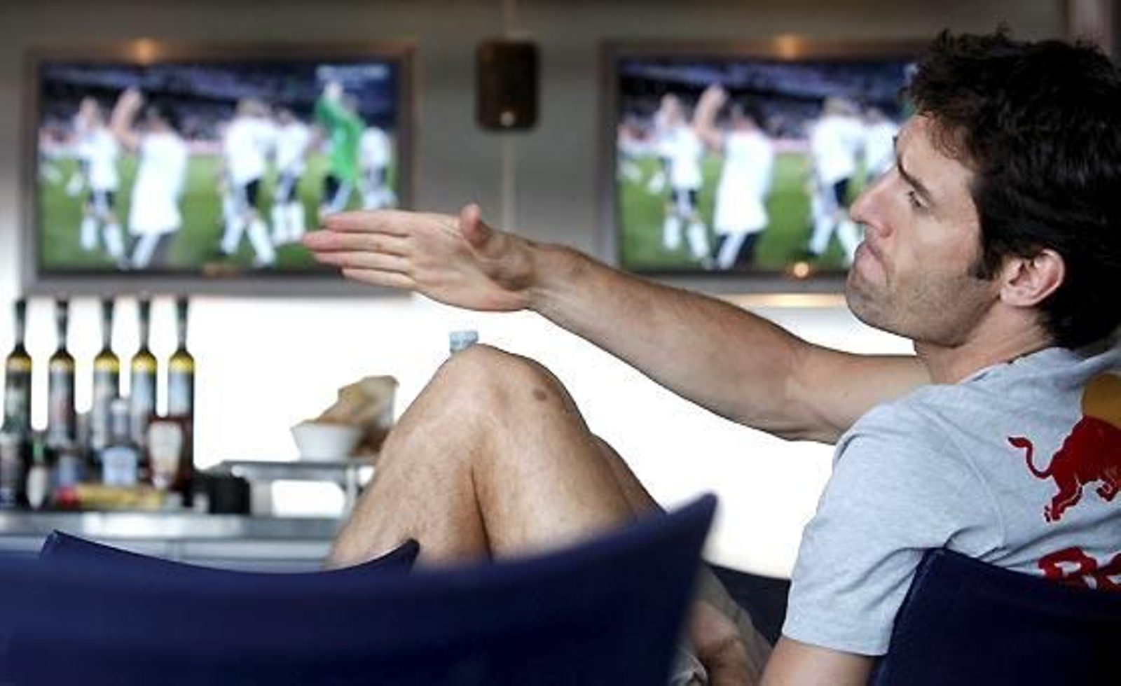 Mark Webber ve tras la carrera de Valencia la eliminación de Inglaterra a manos de Alemania en el Mundial de Suráfrica.

Foto: Afp Photo / Reuters / Efe