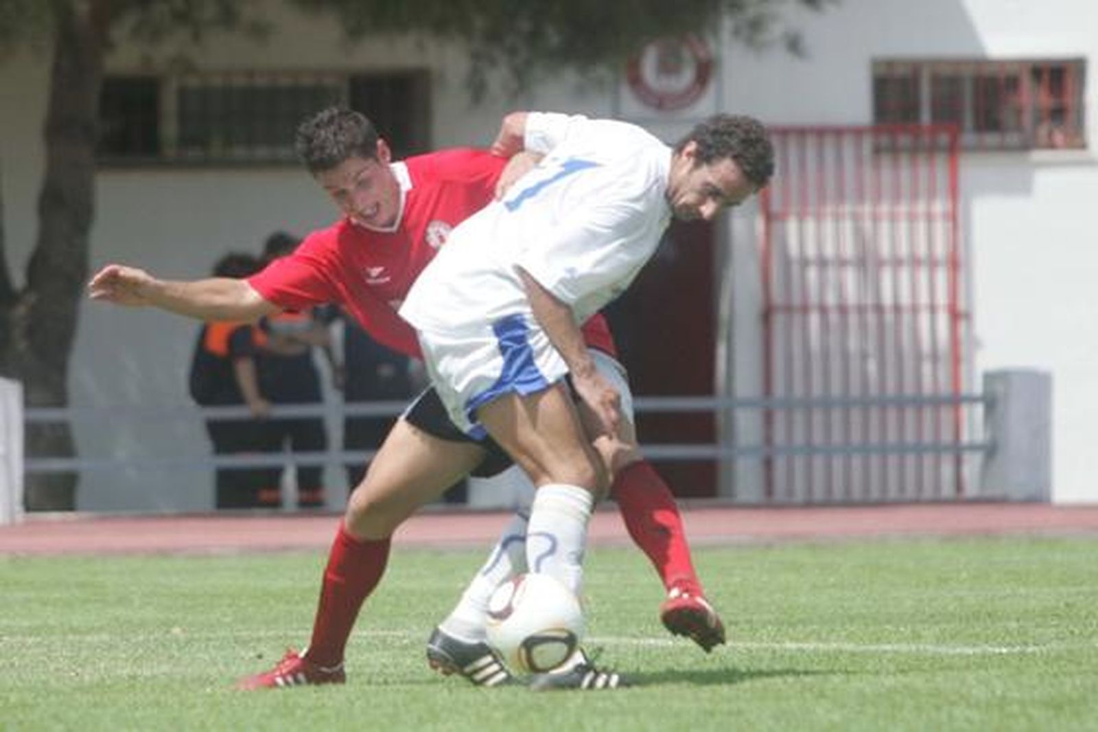 El San Roque desperdicia dos goles de ventaja ante el Pozoblanco y sufre, en su estreno como local, su primera bofetada de la temporada./Fotos: Quiñones

Foto: J.M.Q.