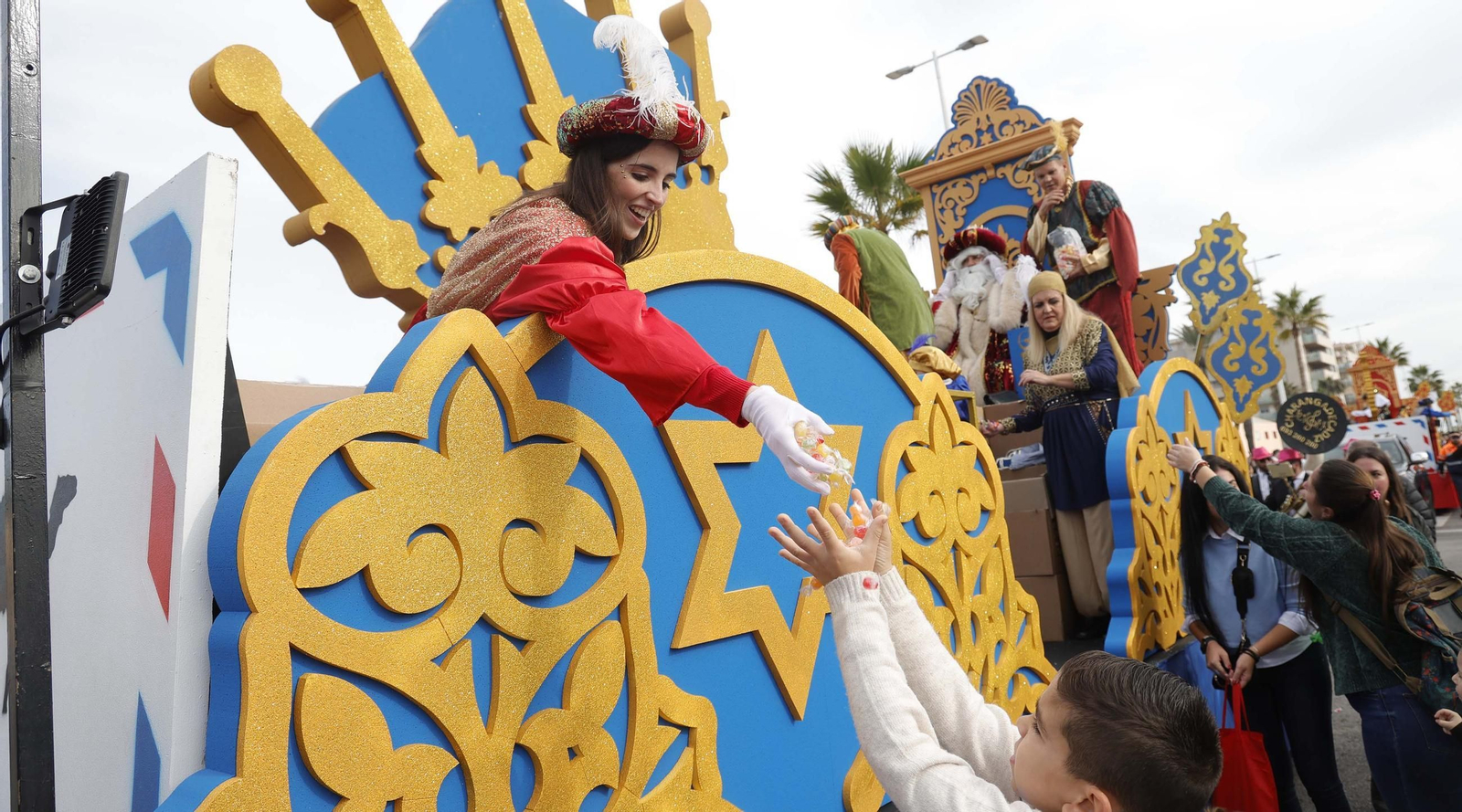 Fotos de la cabalgata de Reyes Magos 2025 en La Línea