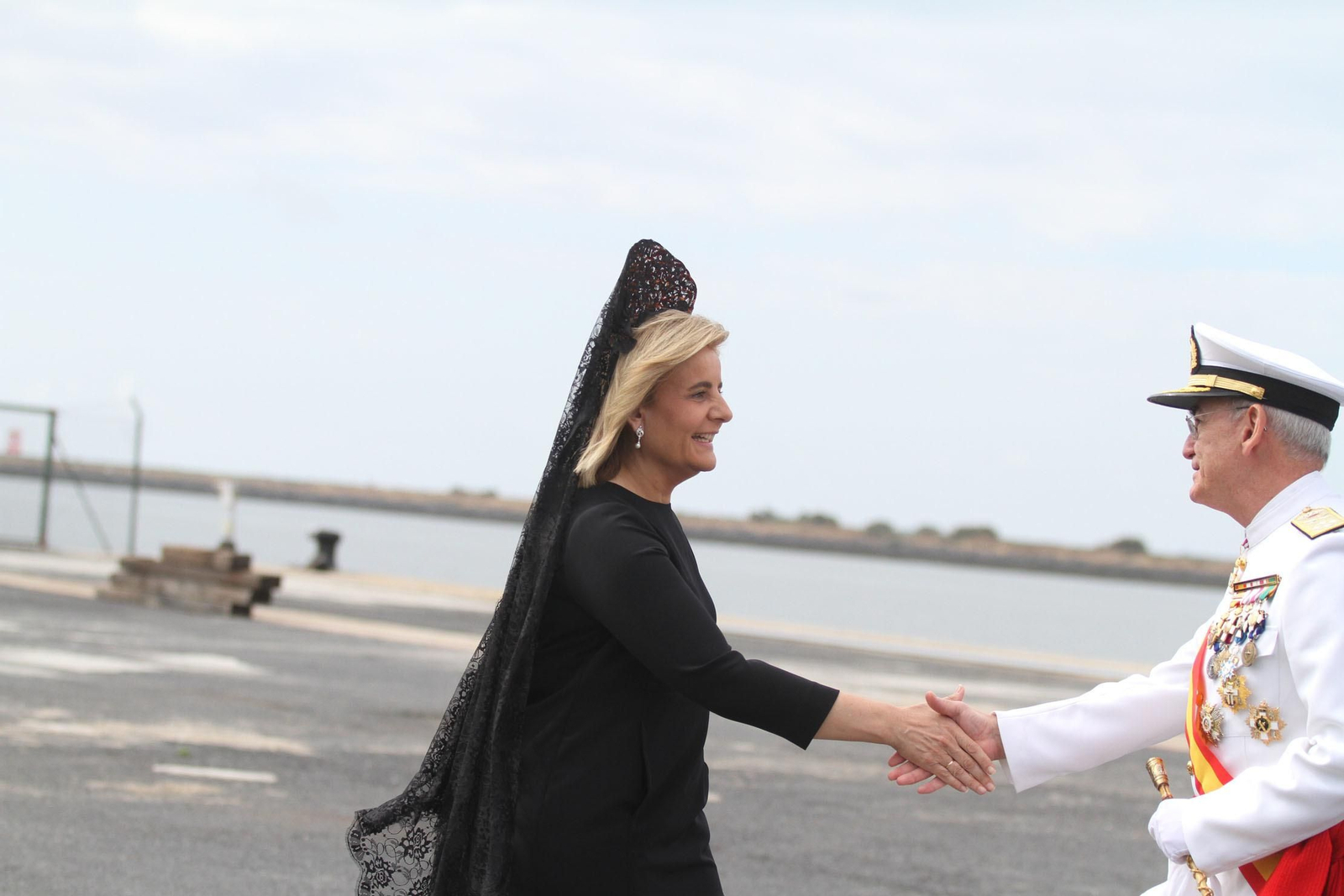 Entrega de la bandera de combate a la fragata Cristobal Colón