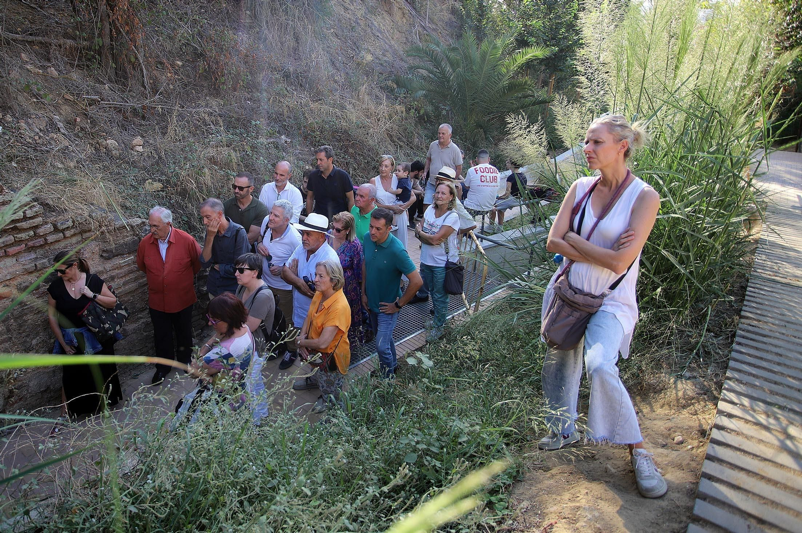 Imágenes de la visita guiada a la Fuente Vieja de Huelva por el arquitecto Francisco Javier López