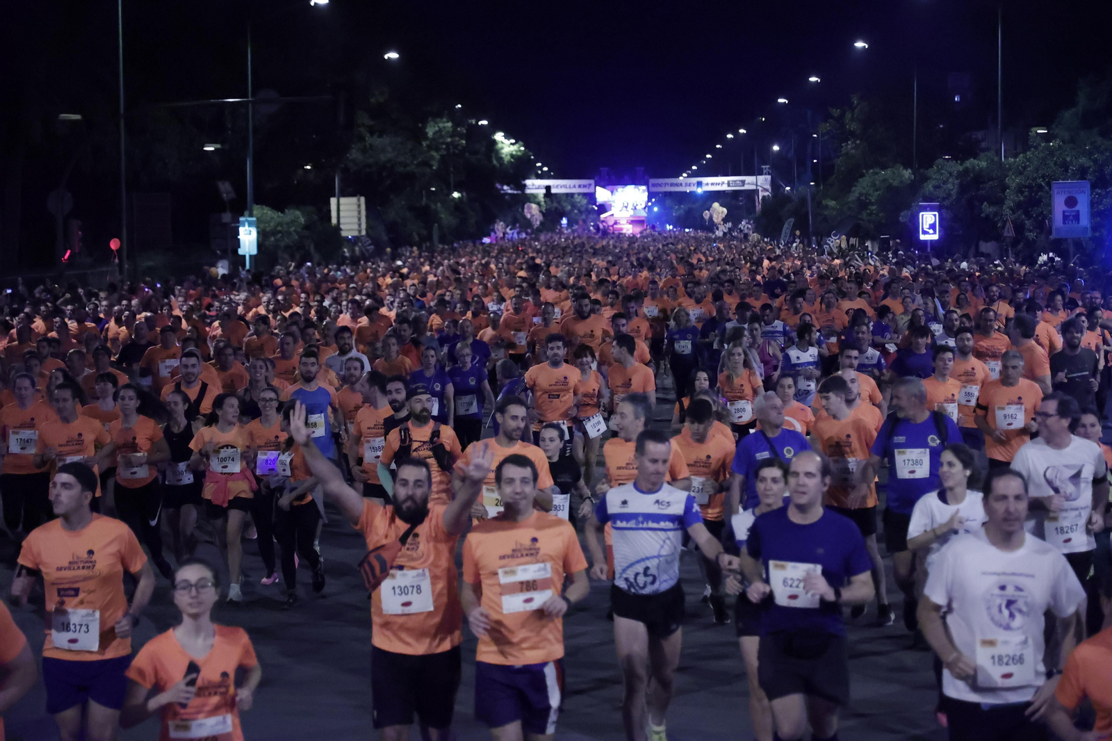 Búscate en la Carrera Nocturna de Sevilla (4)