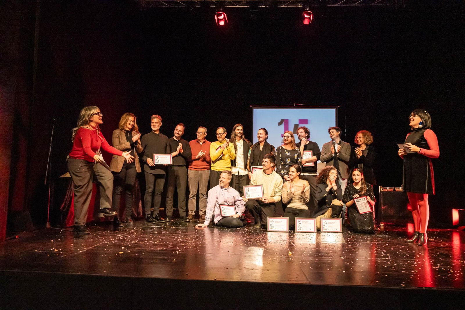 Los premiados posan tras la gala.