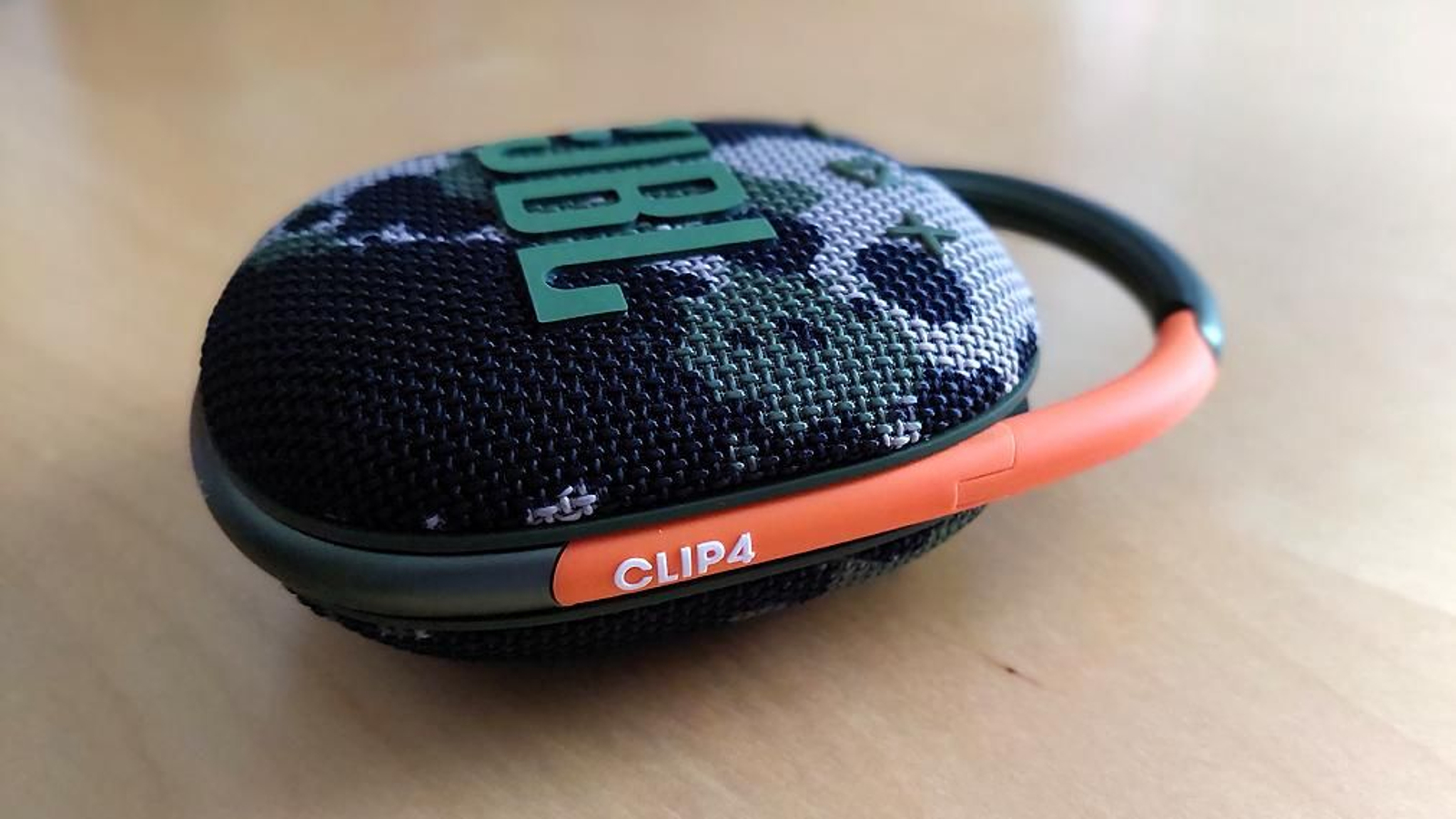 Imágenes del altavoz bluetooth JBL Clip 4