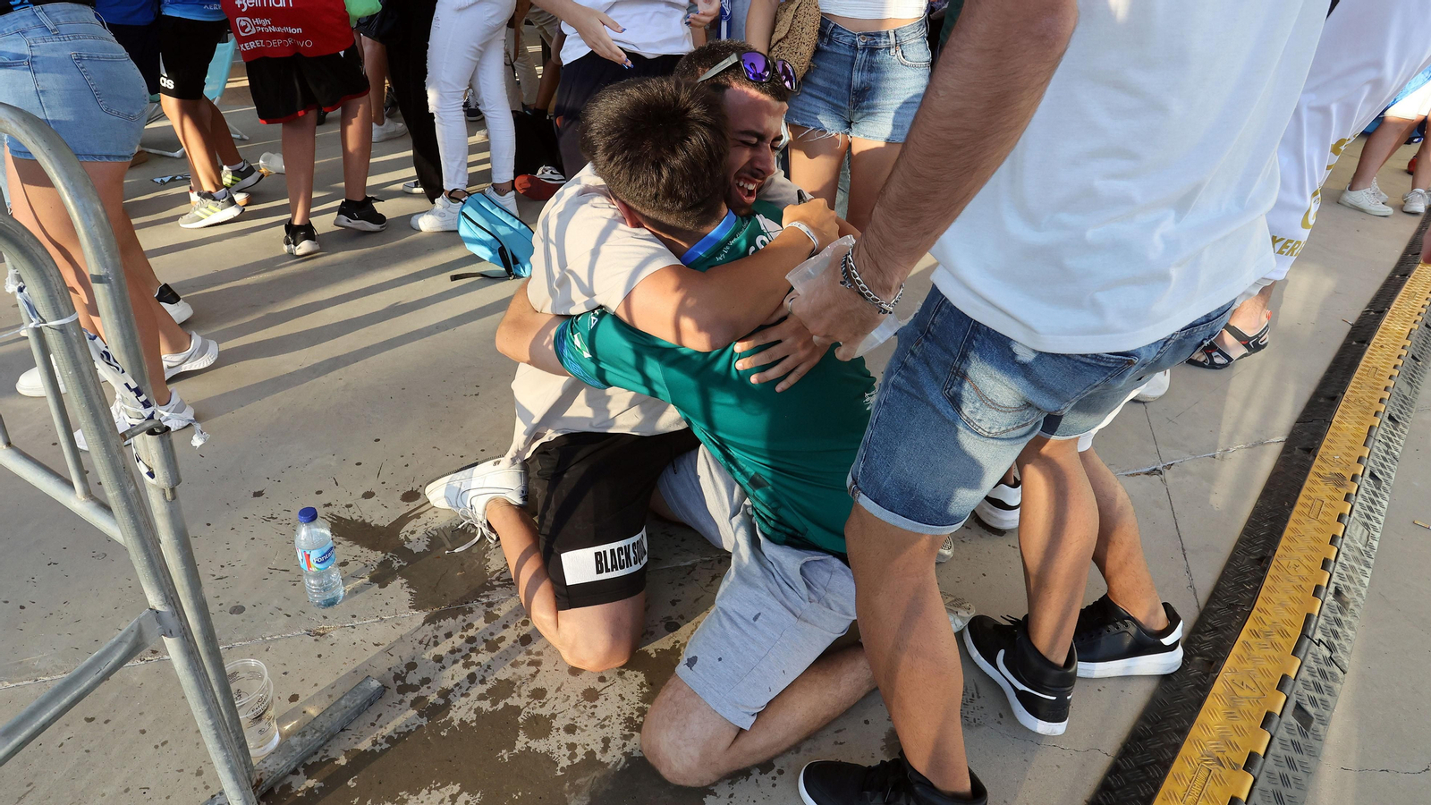 Celebración de los aficionados del Xerez DFC por el ascenso