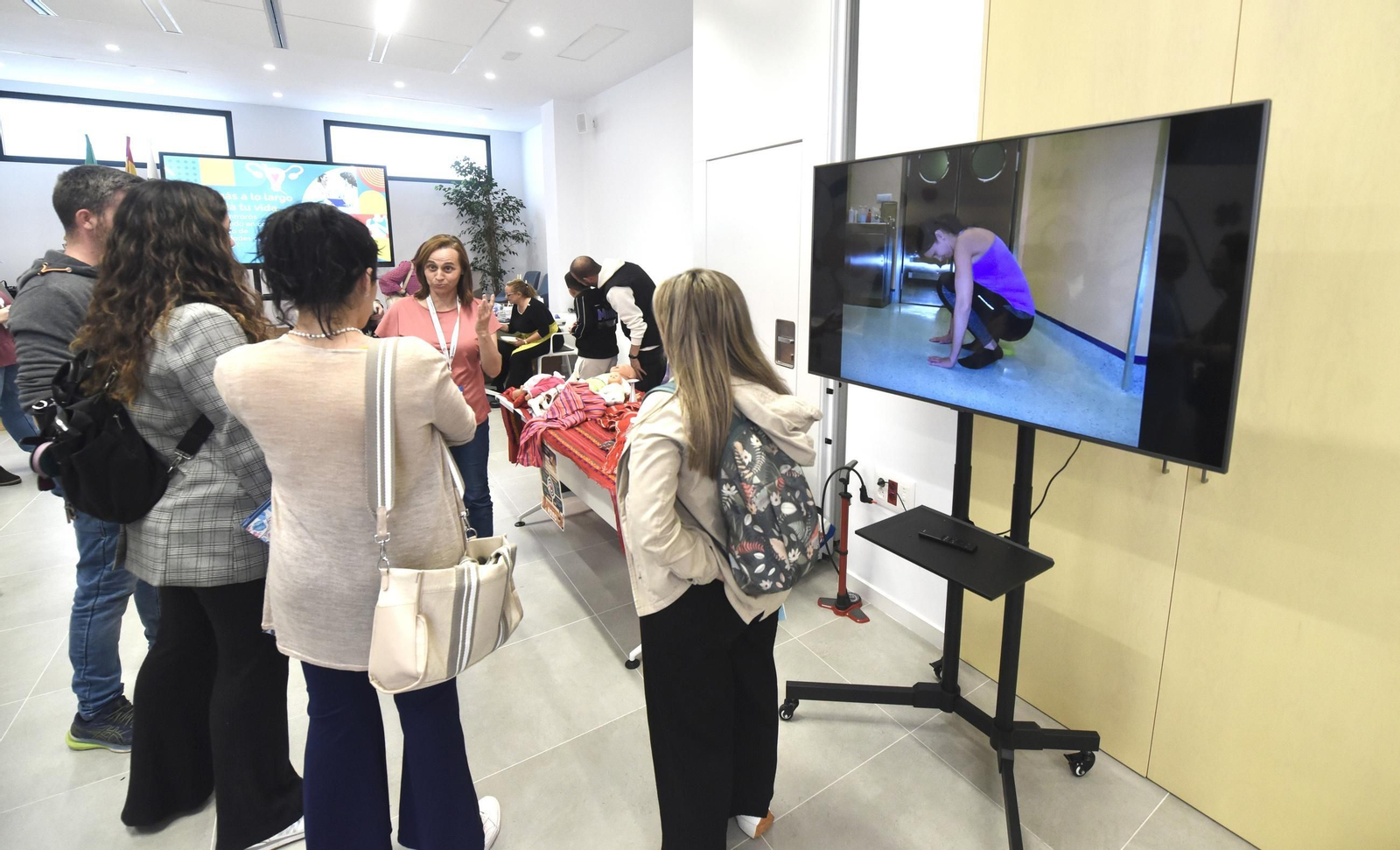 Córdoba celebra el Día de la Matrona con una sesión de 'belly painting'