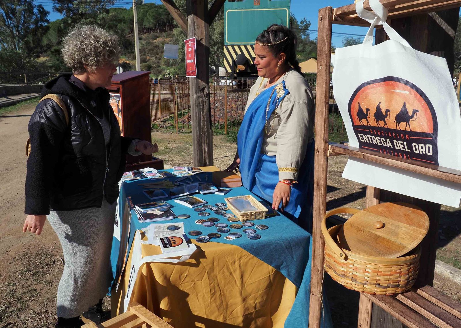 Las mejores imágenes de la recreación en Tharsis de la llegada del oro que llevarán los Reyes Magos a Belén