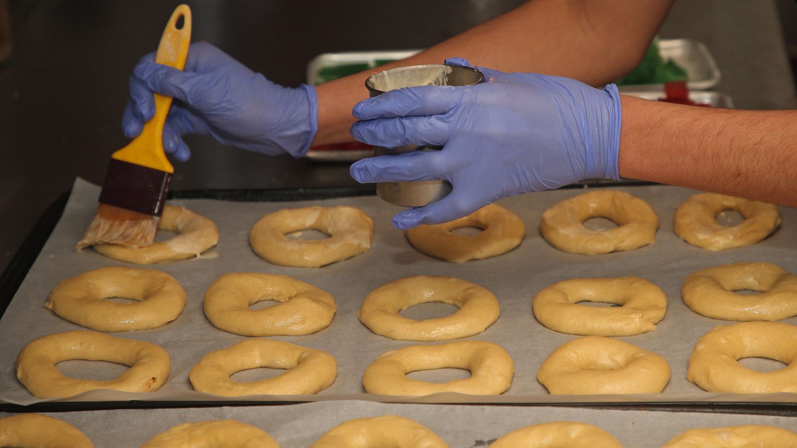Fotos de la elaboración del roscón de Reyes artesano de La Tarifeña