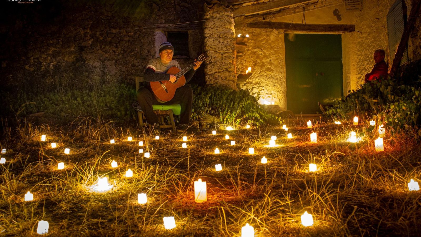Noches mágicas en la Sierra de Segura con música en directo a la luz de las velas para celebrar el fin de la jornada.
