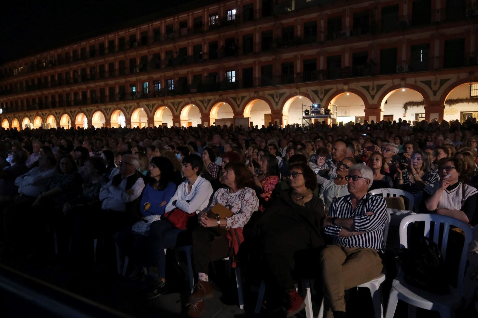 Los Cantores de Híspalis actúan en La Corredera, en imágenes