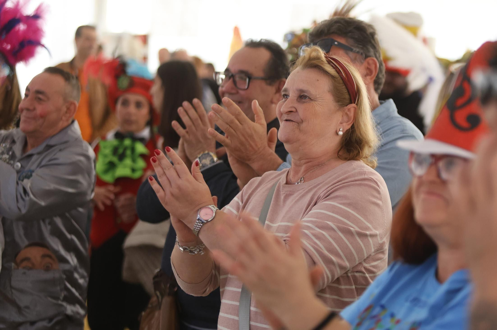 Imágenes del gran ambiente en el carrusel de agrupaciones del Carnaval Colombino 2024