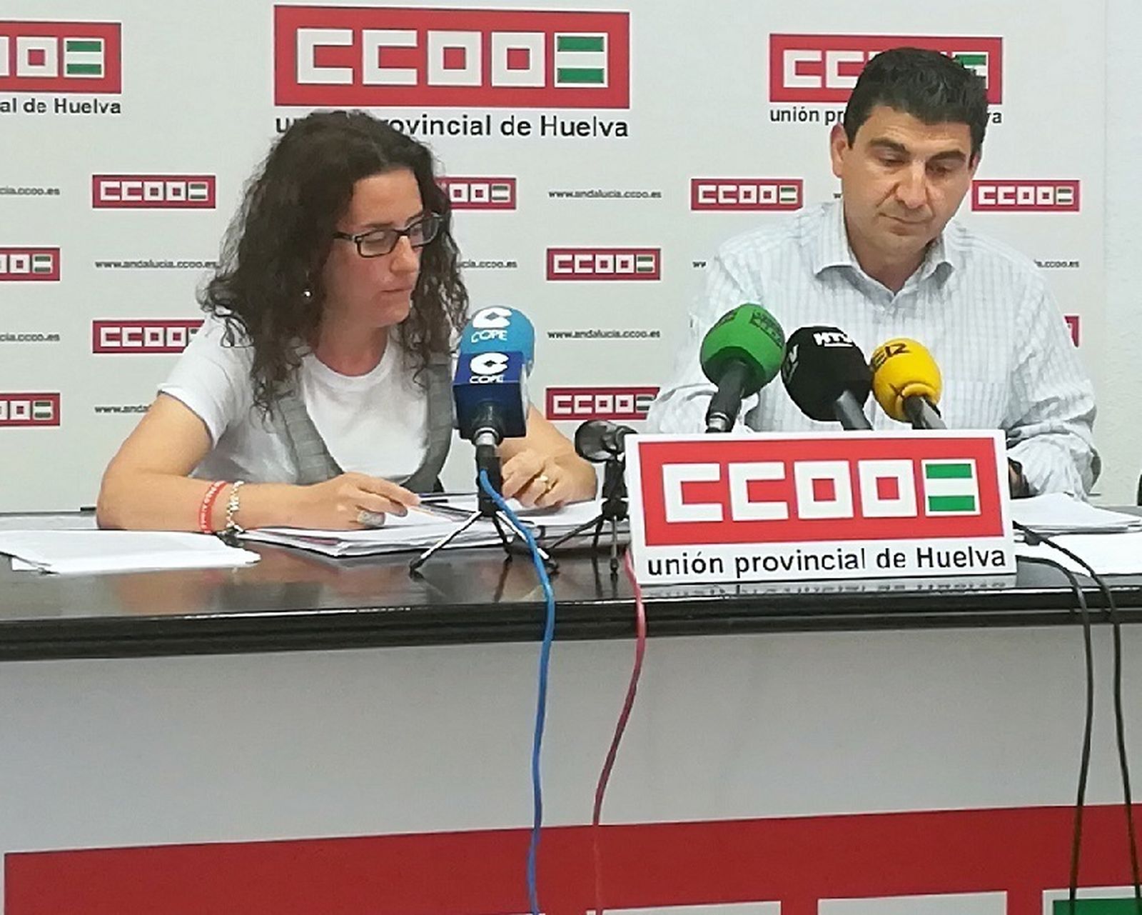 Julia Perea y Emilio Fernández, ayer en la presentación del informe.