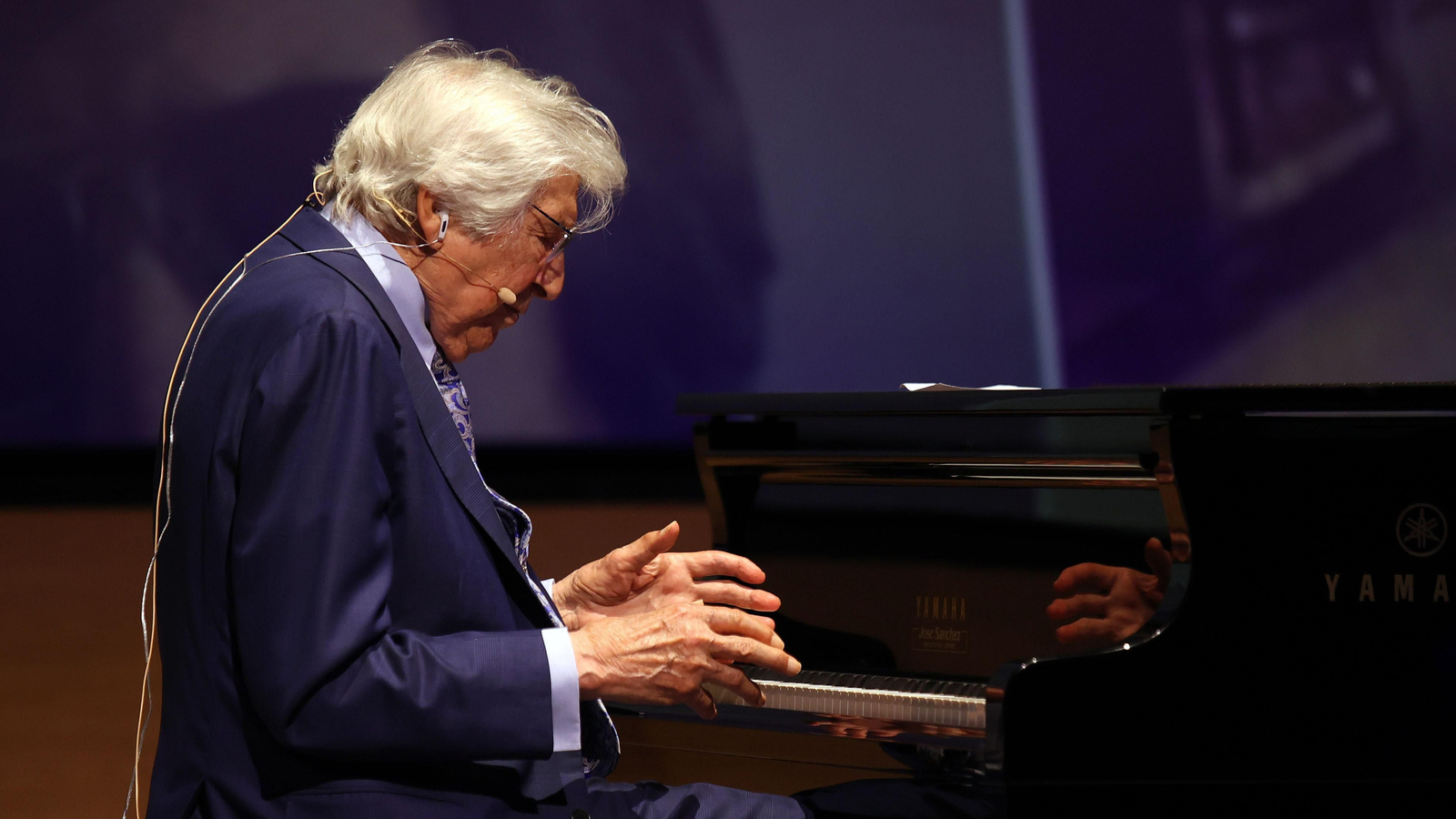 Manuel Alejandro recibe el premio Jerezano del Año del Rotary Club Jerez