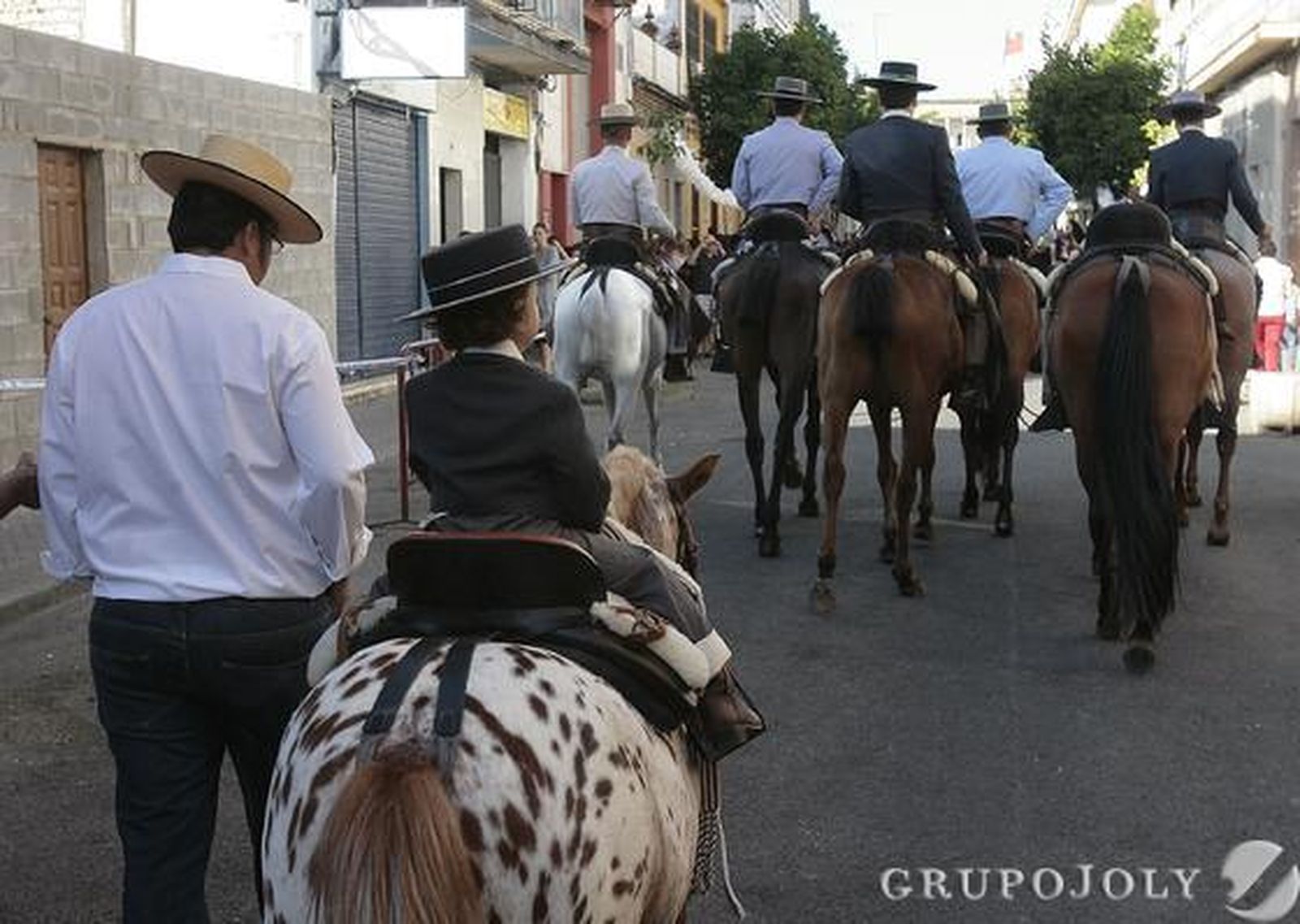 Caballista de camino al Rocío.

Foto: José Ángel García
