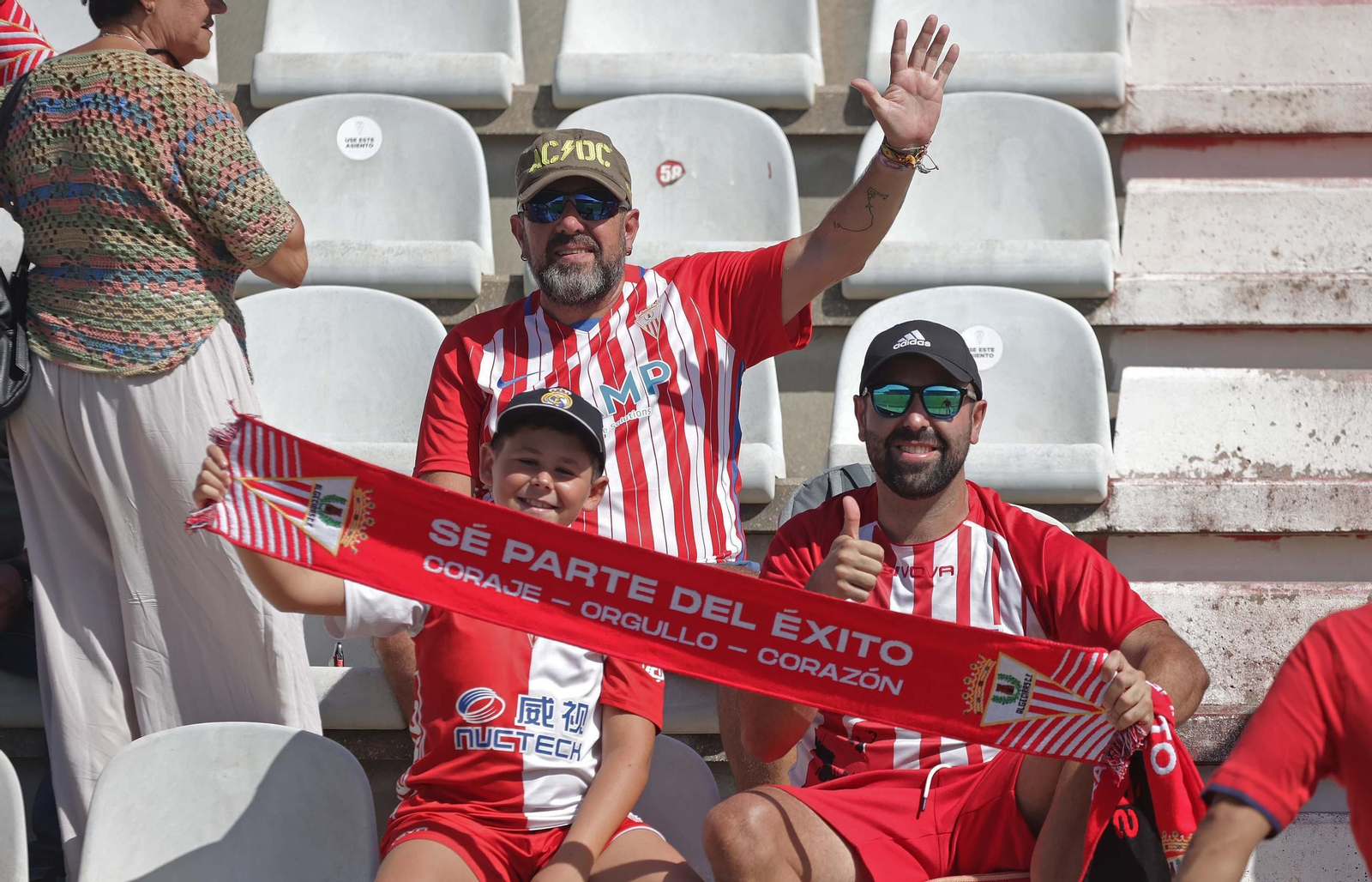Búscate en el Nuevo Mirador durante el Algeciras CF - Marbella FC