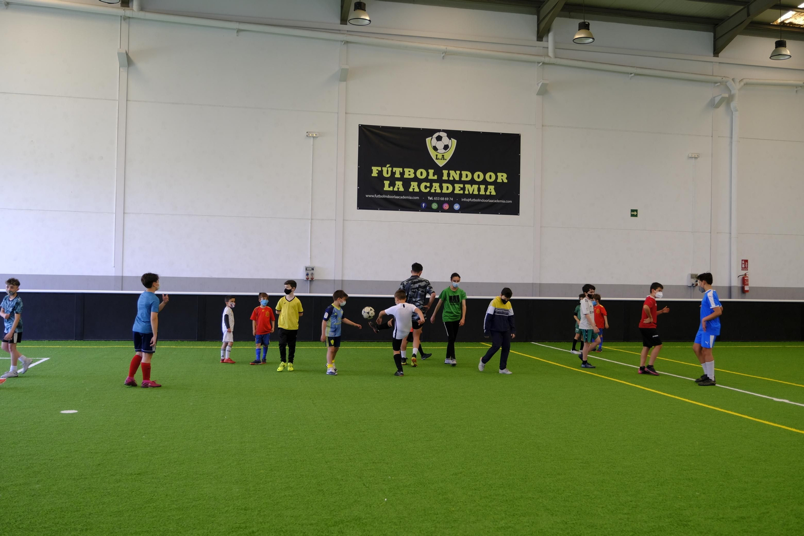 Fotogalería de los campus de Sporting Almería y Fútbol Indoor La Academia.