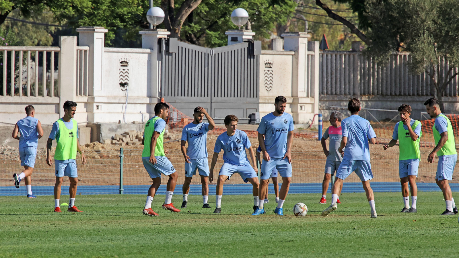 Oca, que reapareció en Sanlúcar, será titular ante el Cádiz Mirandilla.