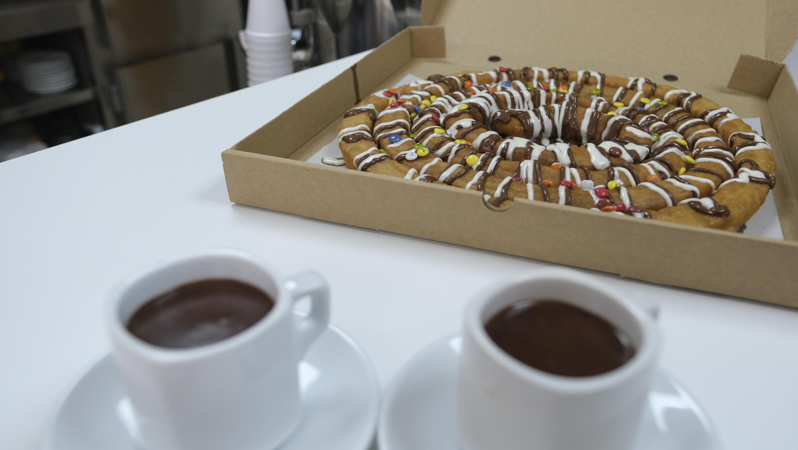 Fotogalería churro-pizza. Churrería Plaza Mayor. Huércal Overa.