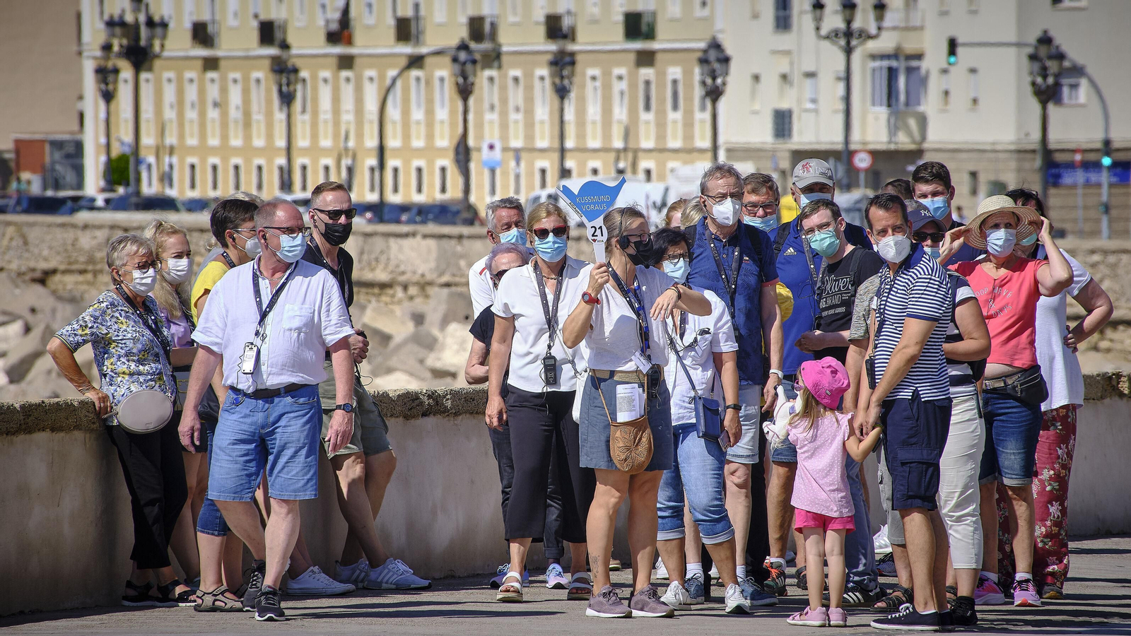 Turistas por Cádiz este verano.