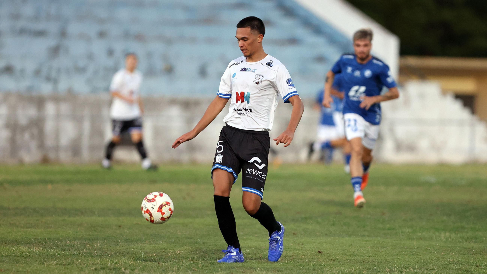 Imágenes del Trofeo de la Copa y la Venencia entre el Jerez Industrial y el Xerez DFC