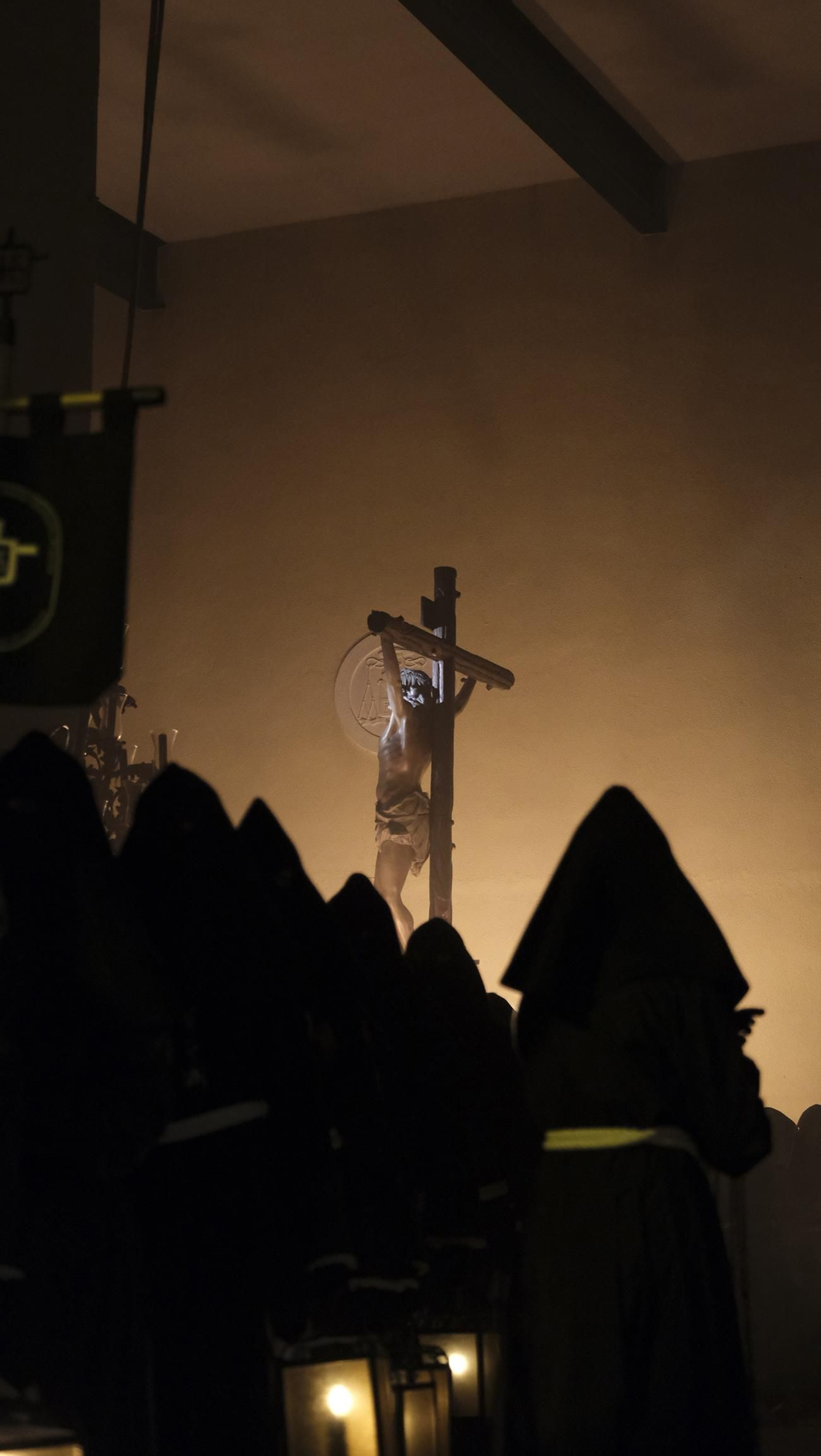Procesión del Perdón en Almería, en imágenes