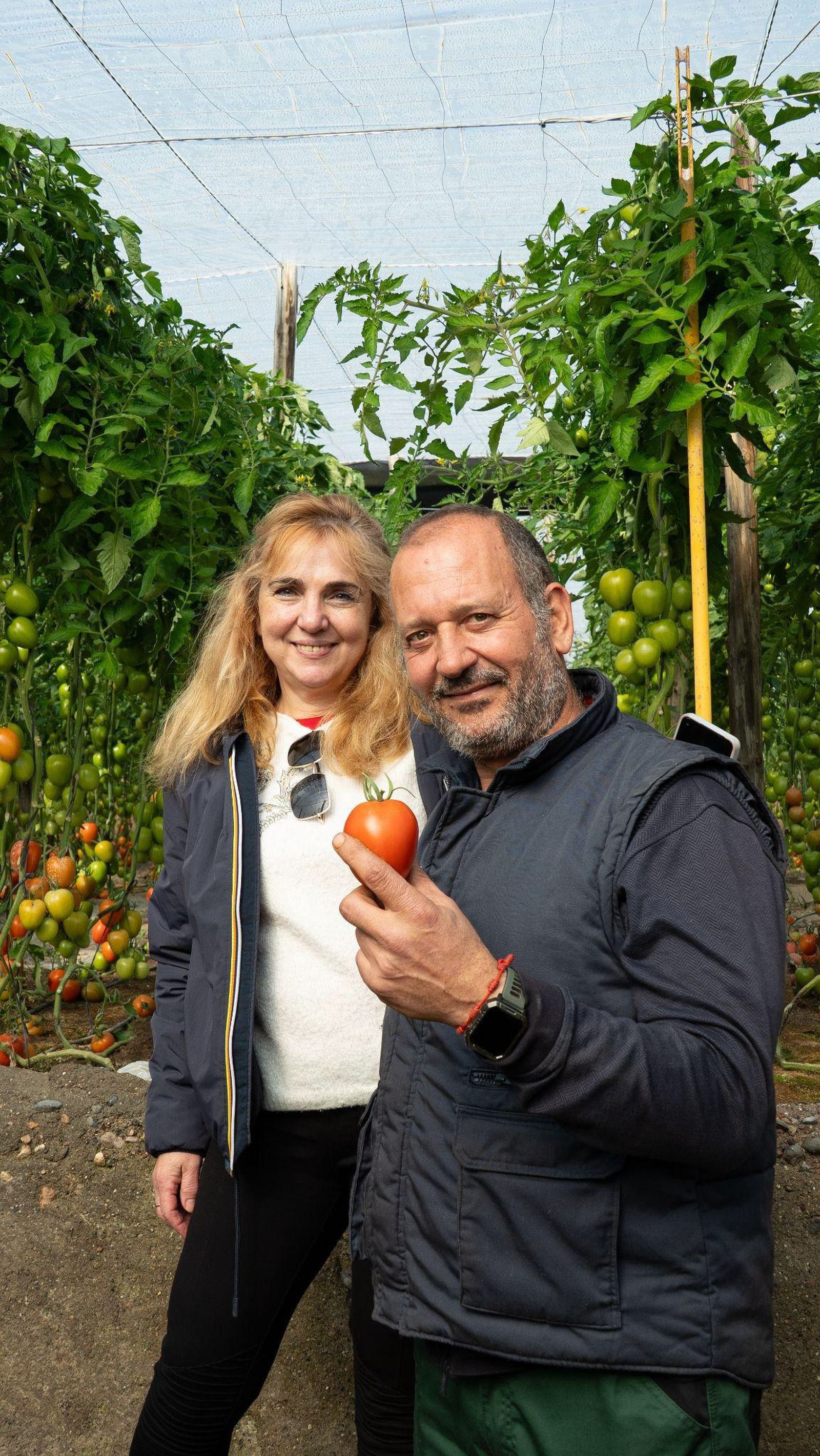 Productores de Barricada en su finca, ubicada en Vícar.