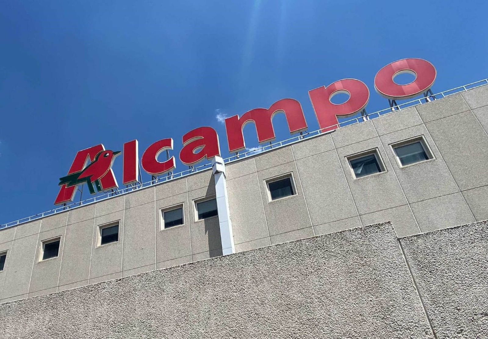 Un mismo producto comprado en Alcampo puede ser un 40% más caro en función de la ciudad, según Facua