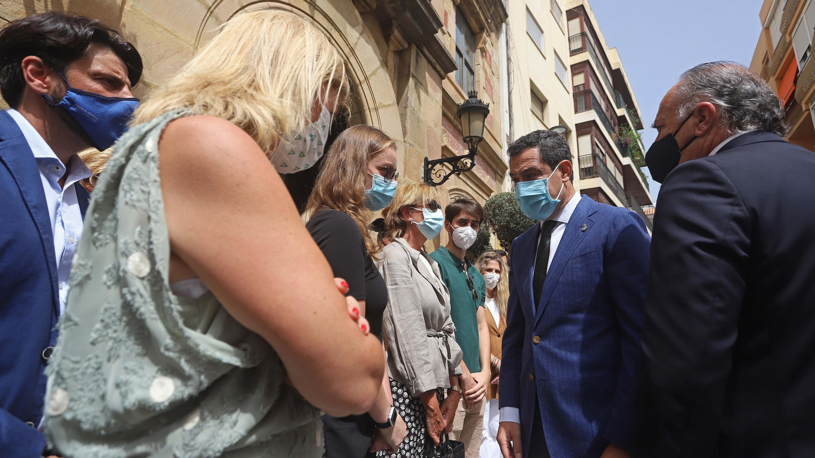 Fotos del minuto de silencio por el agente de Aduanas José Luis Domínguez Iborra en Algeciras