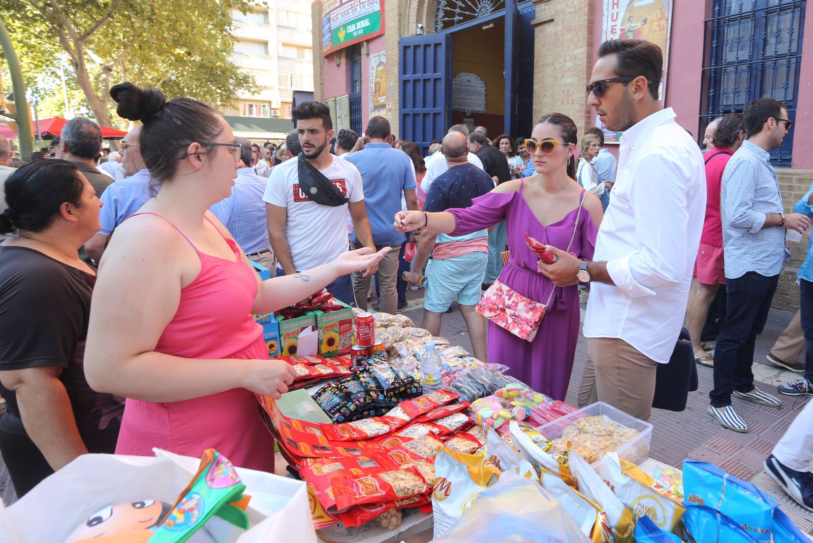 Imágenes del ambiente de la corrida del 3 de agosto en la Plaza de Toros de la Merced