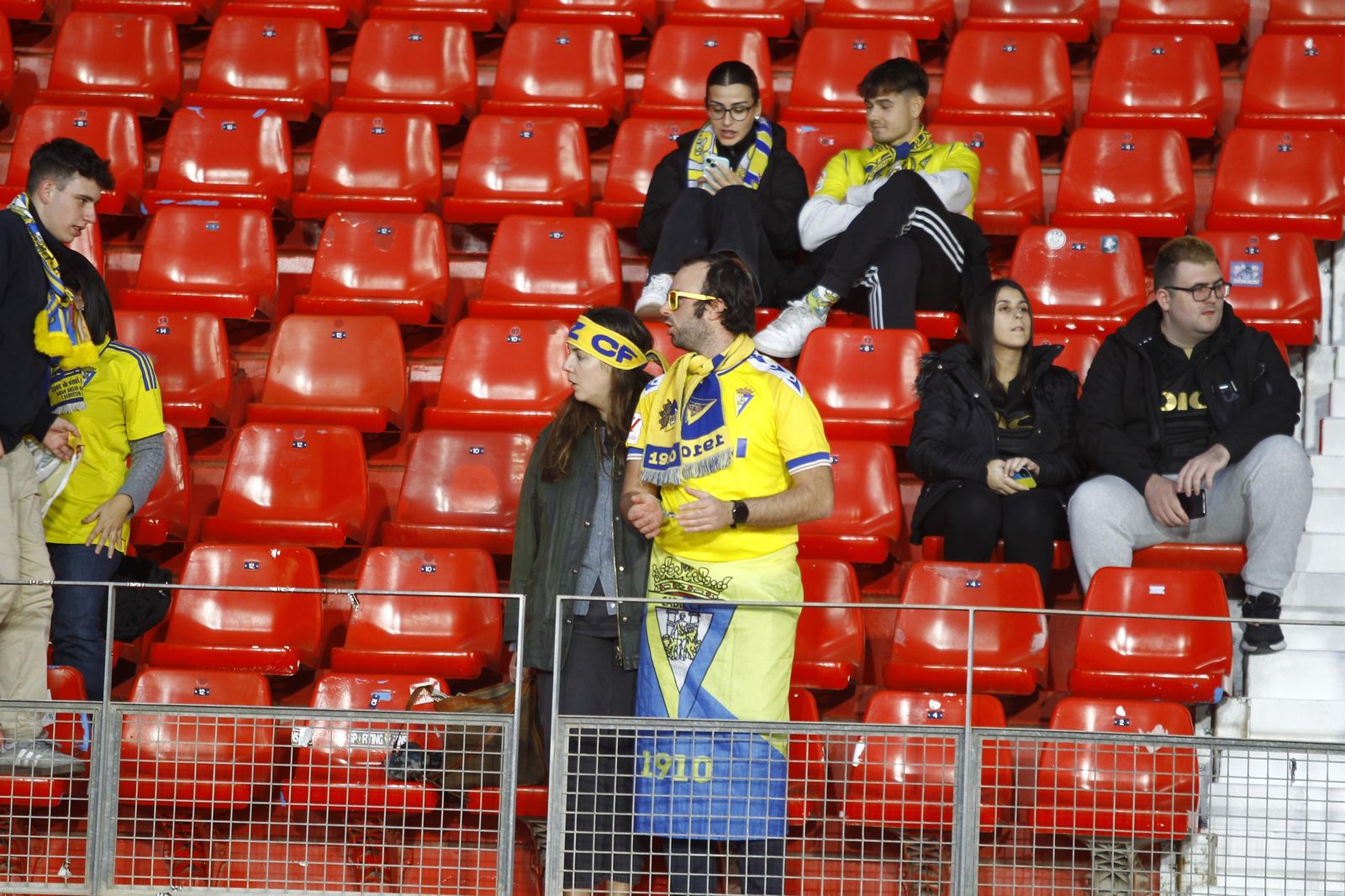 Búscate en las fotos del Almería-Cádiz