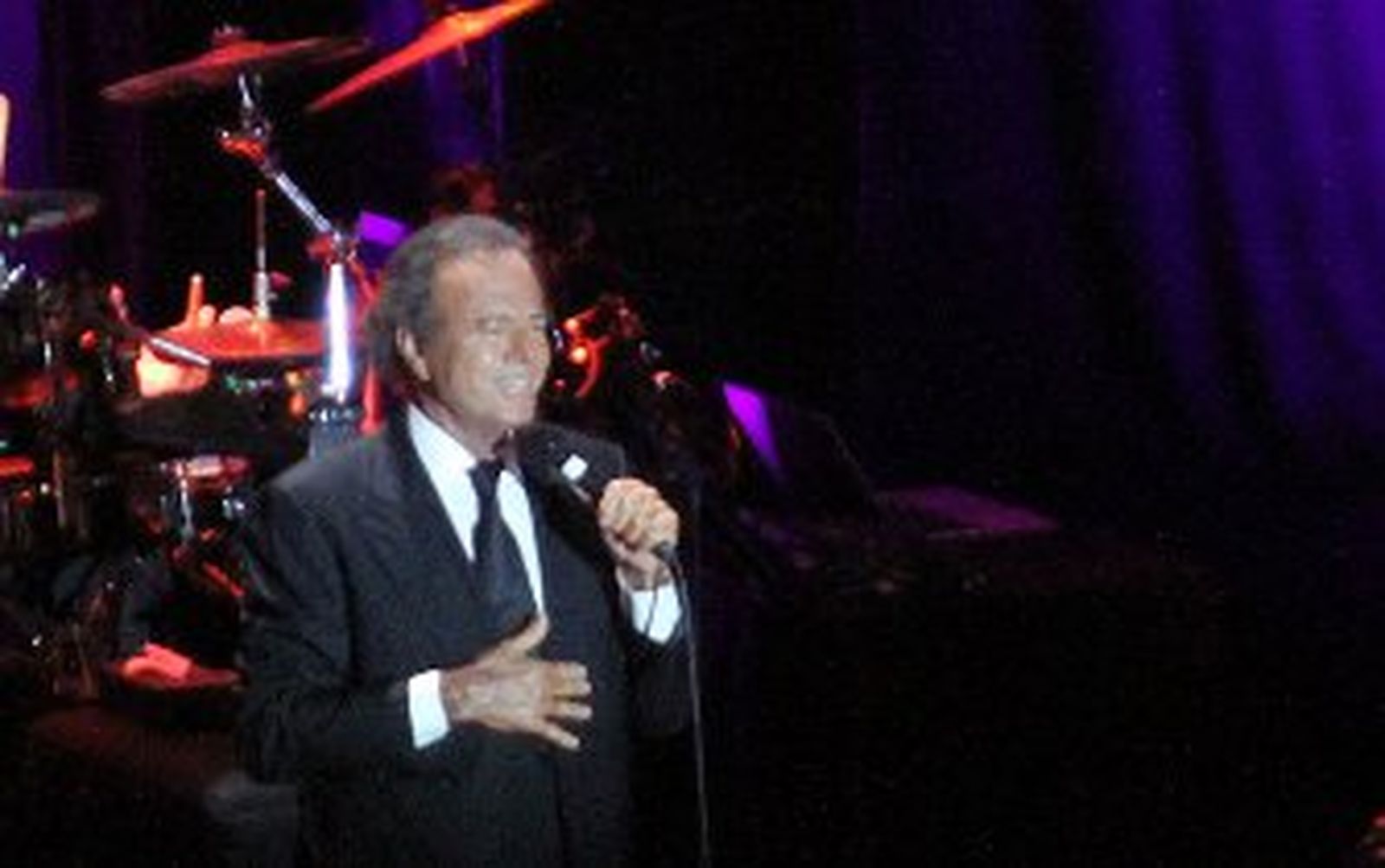 Julio Iglesias se gana en Las Palomas el corazón de un público entregado