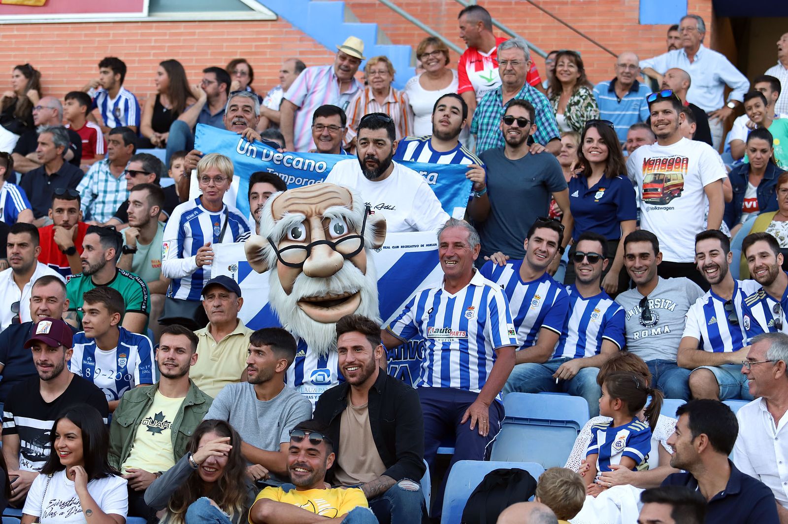 Imágenes del mejor ambiente en el Estadio Nuevo Colombino